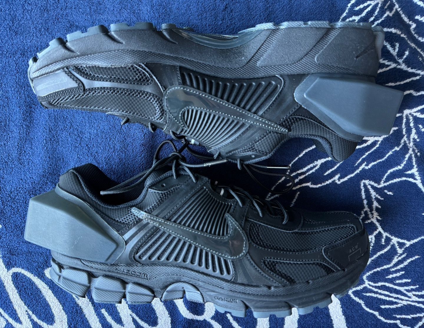 A-COLD-WALL* × Nike Nike x A-COLD-WALL ACW Zoom Vomero 5 Samuel Ross Size US 12 / EU 45 - 6 Thumbnail