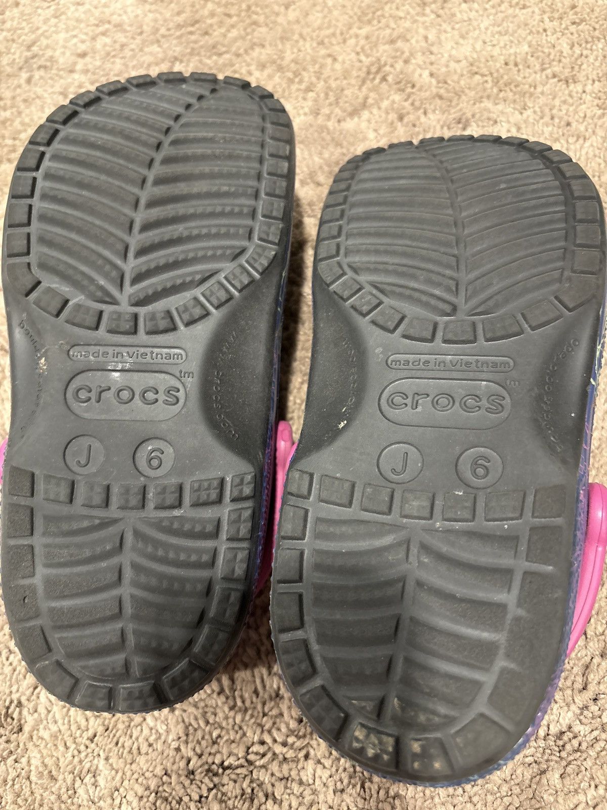 Crocs × Disney Disney villain crocs Size US 6 / IT 36 - 2 Thumbnail