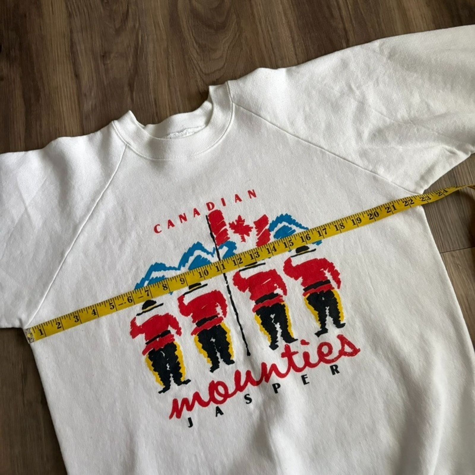 Vintage Vintage Canada Mounties Sweatshirt Men's Size L White 1980s Size US L / EU 52-54 / 3 - 4 Thumbnail