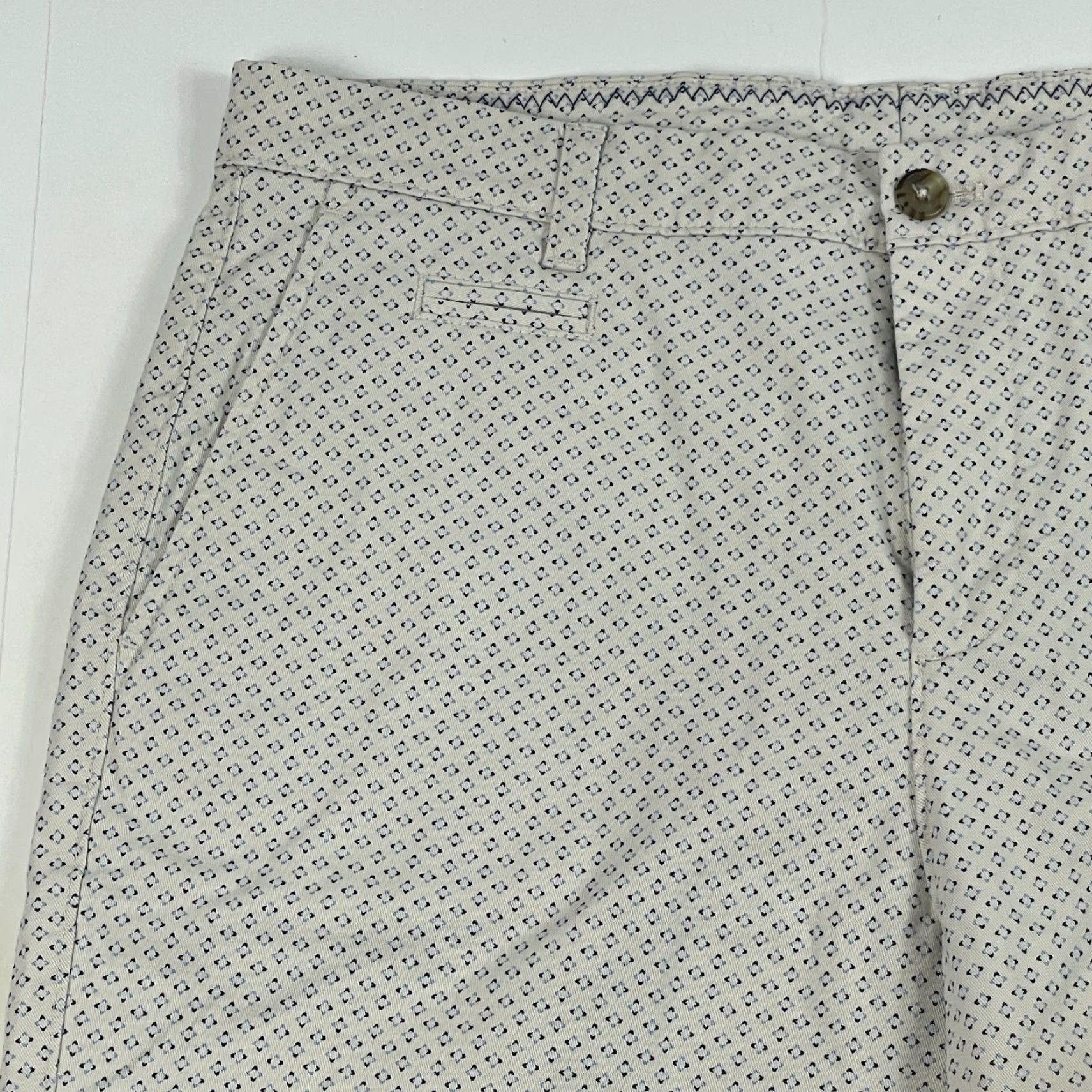 johnnie-O johnnie-O Shorts Mens 35 x 9 Beige Golf Chino Geometric 5-Pocket Casual Travel Workwear Cotton Spandex Moisture Wicking Lightweight Size US 35 - 2 Thumbnail