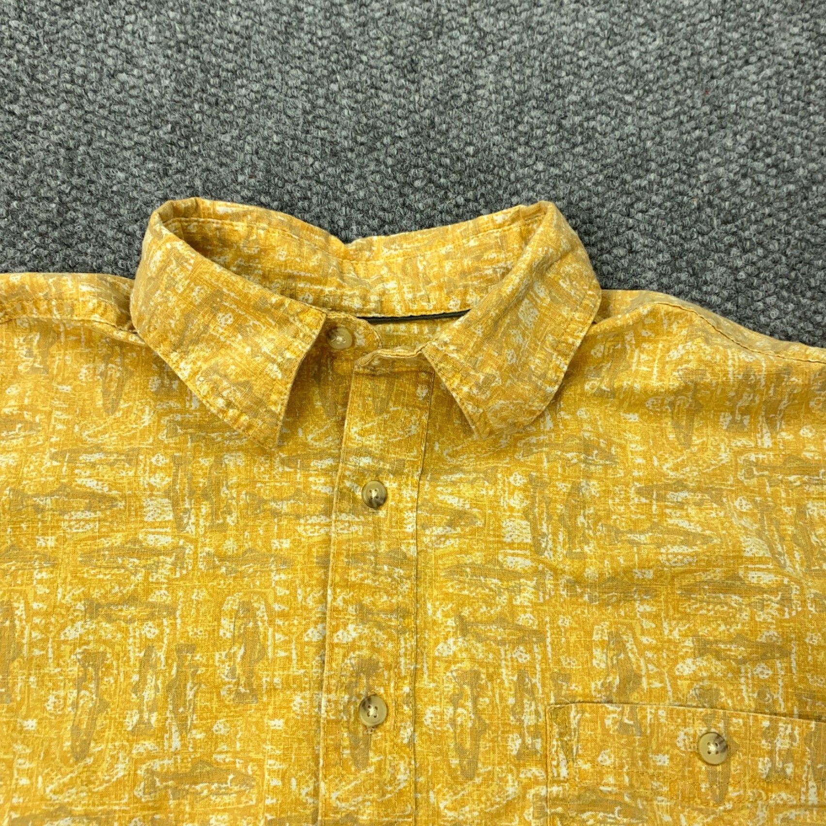 Vintage VINTAGE St. John's Bay Shirt L Mens Yellow Outdoor Fishing Hawaiian Style Casual Short Sleeve Button-Up Size US L / EU 52-54 / 3 - 2 Thumbnail