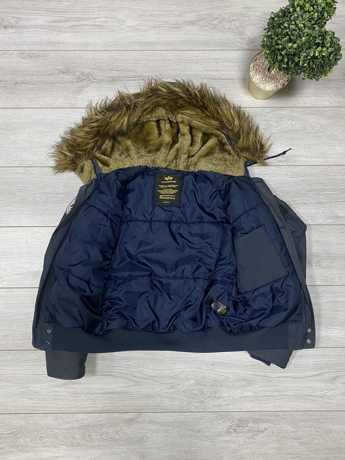 Alpha Industries Alpha Industries 🇺🇸 vintage n2b fur attached hood bomber Size US S / EU 44-46 / 1 - 18 Thumbnail