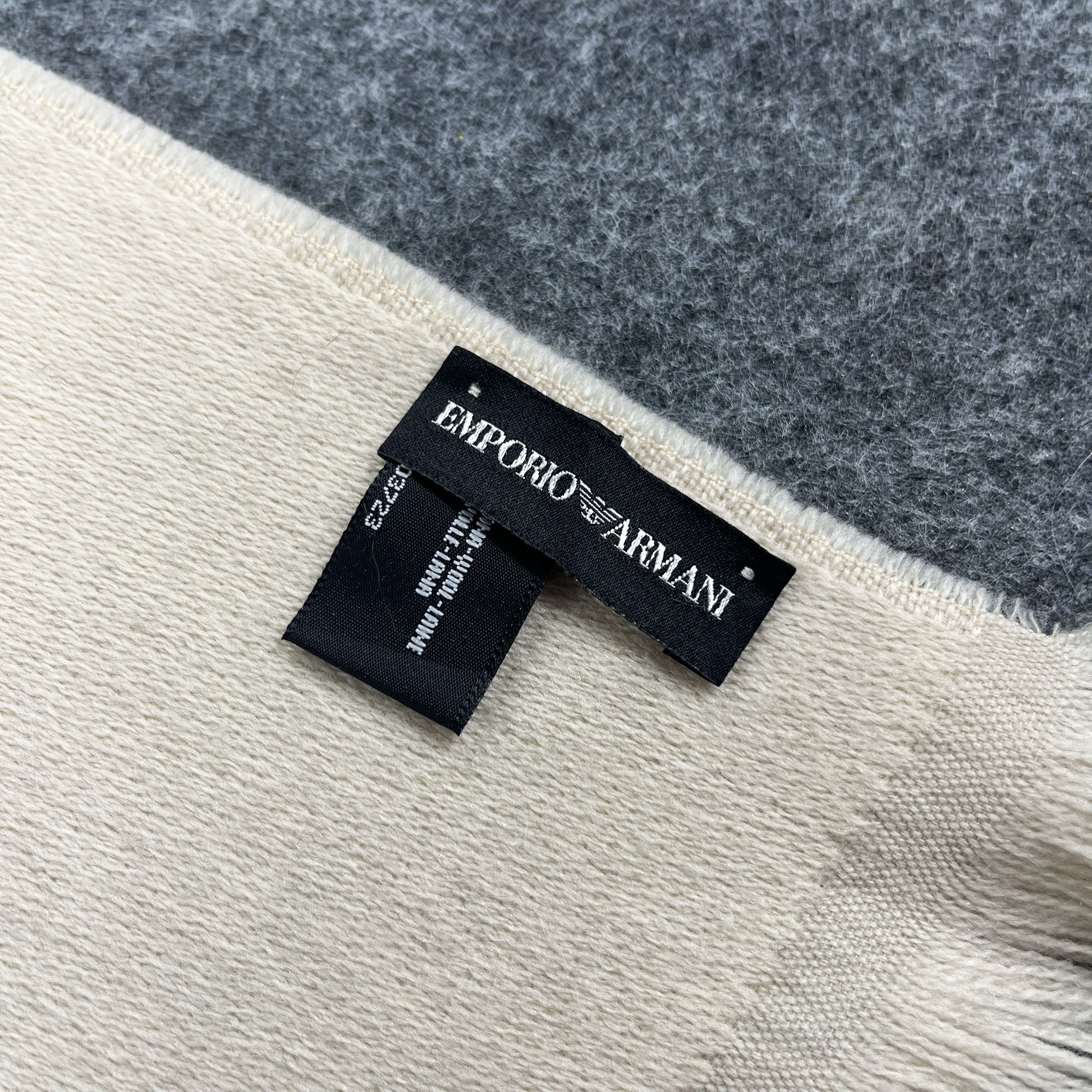 Emporio Armani Emporio Armani Scarf / Muffler / Neckwear T866 Size ONE SIZE - 4 Thumbnail