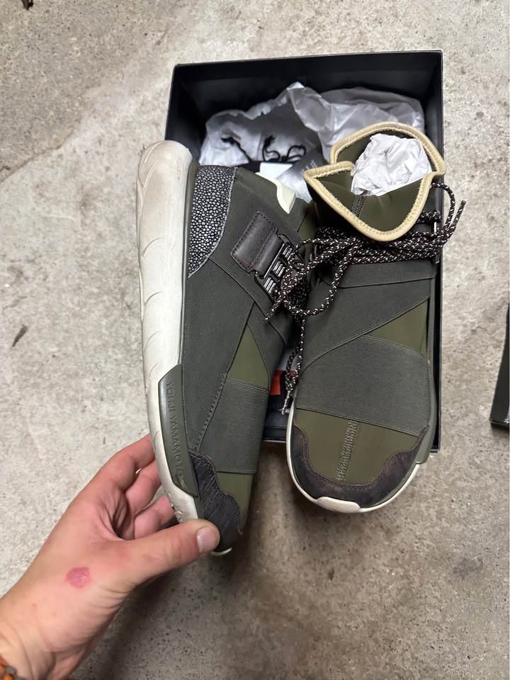 Y-3 Y3 runners in Oliver green Size 10 Size US 10 / EU 43 - 4 Thumbnail