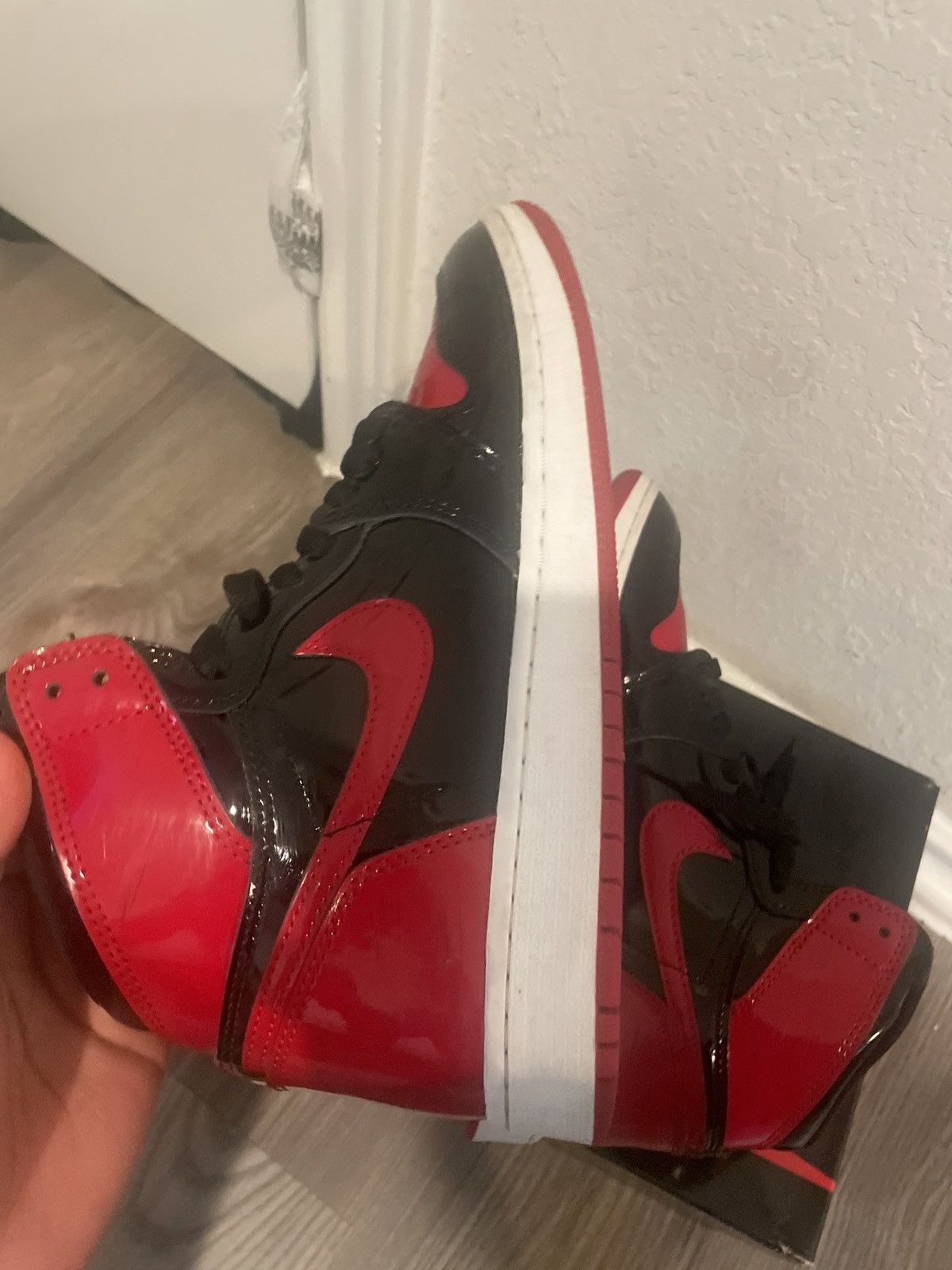 Jordan Brand Jordan 1 Patent Leather Bred Size US 7 / EU 40 - 15 Thumbnail
