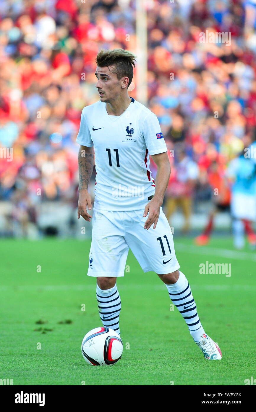 Nike Nike France Away 2015 Griezmann #11 Soccer Jersey Size US M / EU 48-50 / 2 - 12 Thumbnail