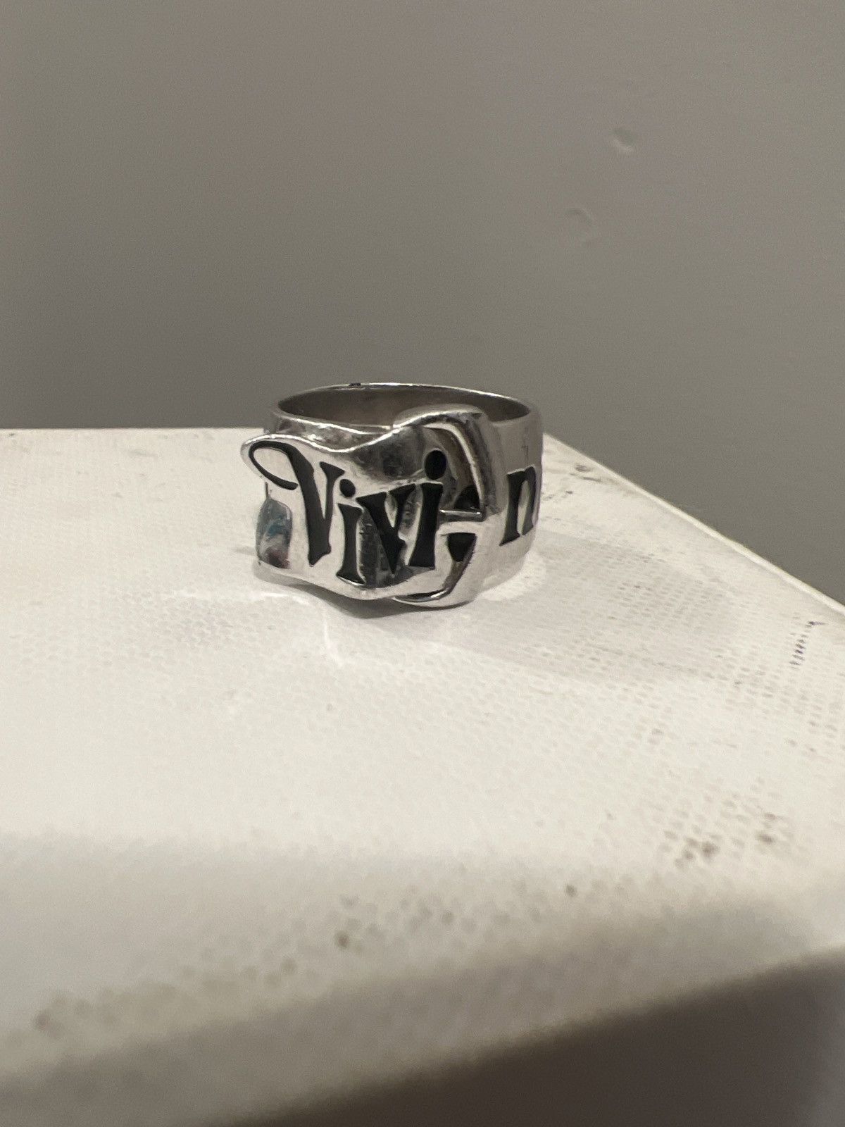 vivienne westwood belt ring
