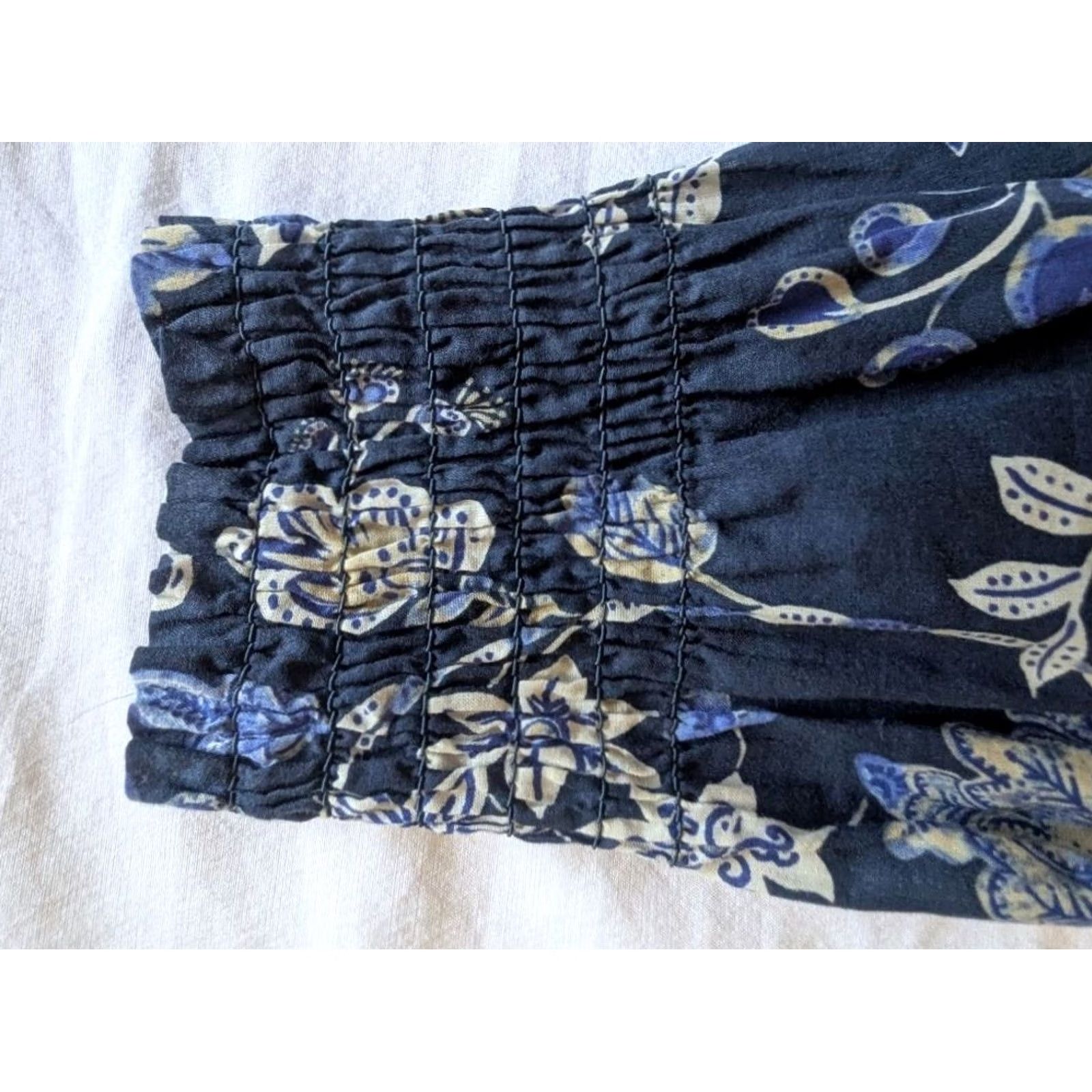 Talbots Talbots Blouse Long Sleeve Navy Floral Peasant Top Women MP Preppy 100% Cotton EUC Ladies Petite Blue Size M / US 6-8 / IT 42-44 - 3 Thumbnail