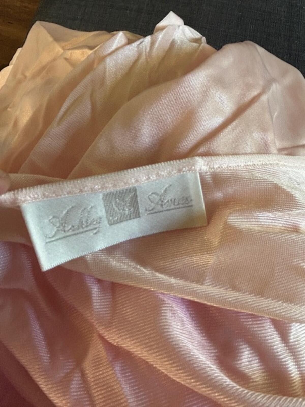 Other Vintage Pink Satin Long Robe with Embroidered Floral Detail Size ONE SIZE - 3 Thumbnail