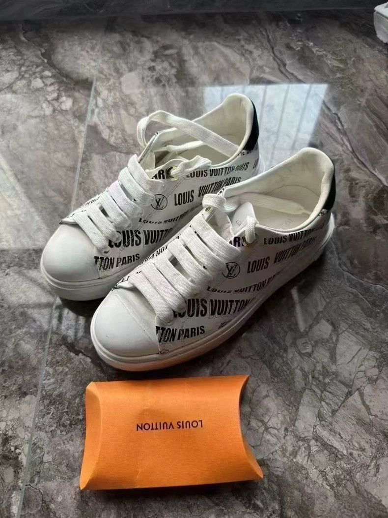 Louis Vuitton Louis Vuitton Small white shoes with thick soles full of l Size US 5 / IT 35 - 1 Thumbnail