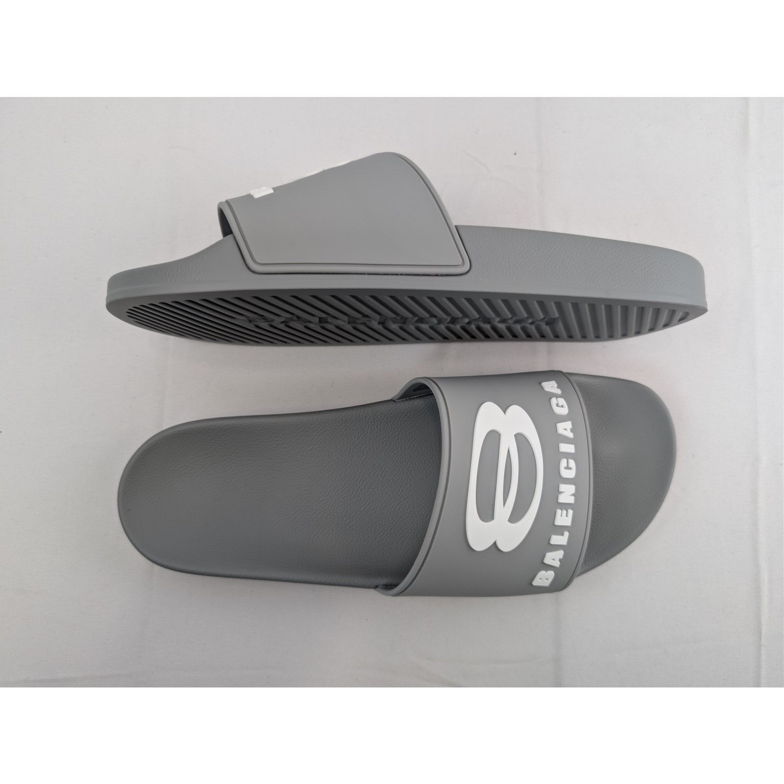Balenciaga o1rshd1 Logo Pool Slides Slippers in Gray/White Size US 11 / EU 44 - 1 Thumbnail