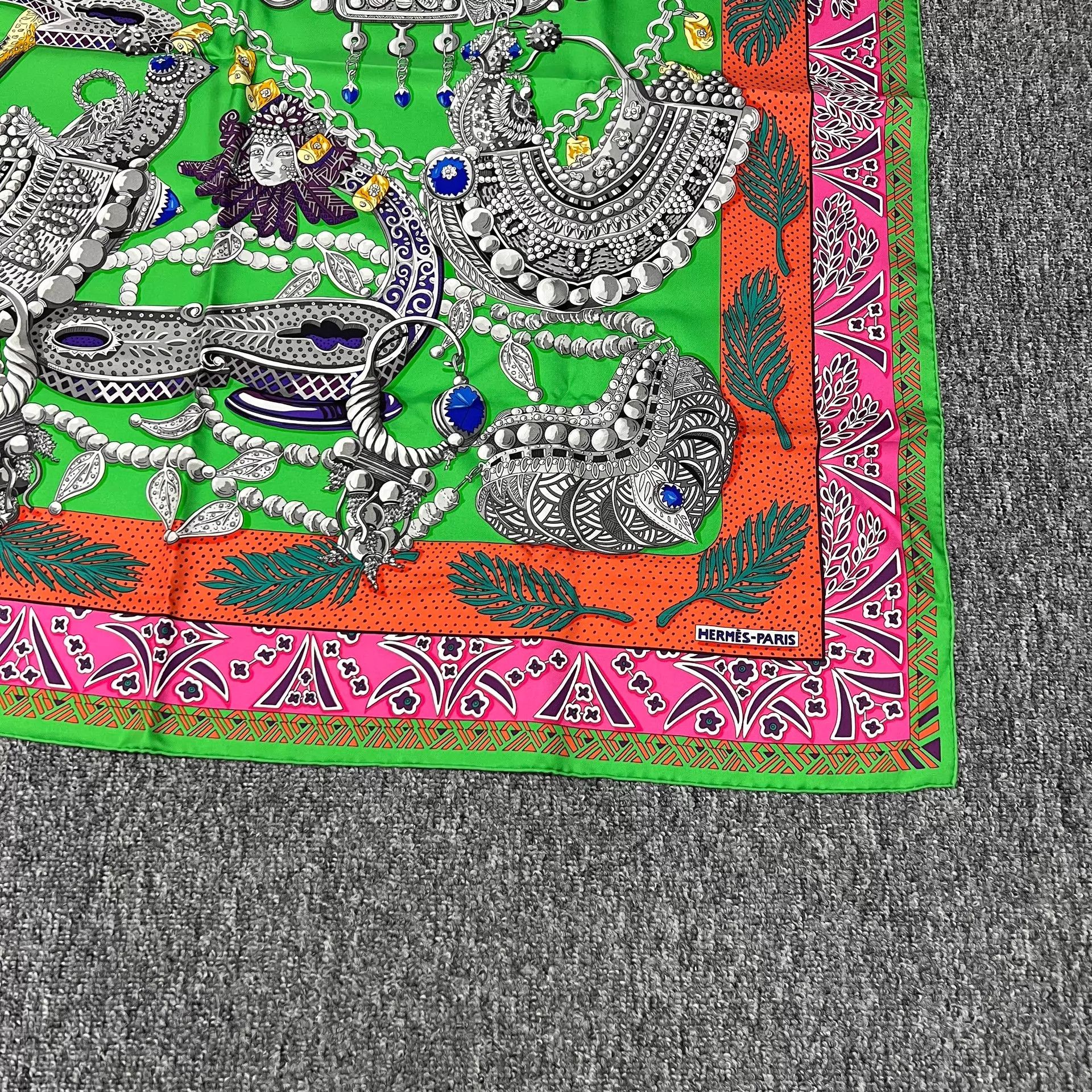 Hermes HERMES Queen's Scepter Jeweled Green Silk Scarf 90x90 BNIB Size ONE SIZE - 5 Thumbnail