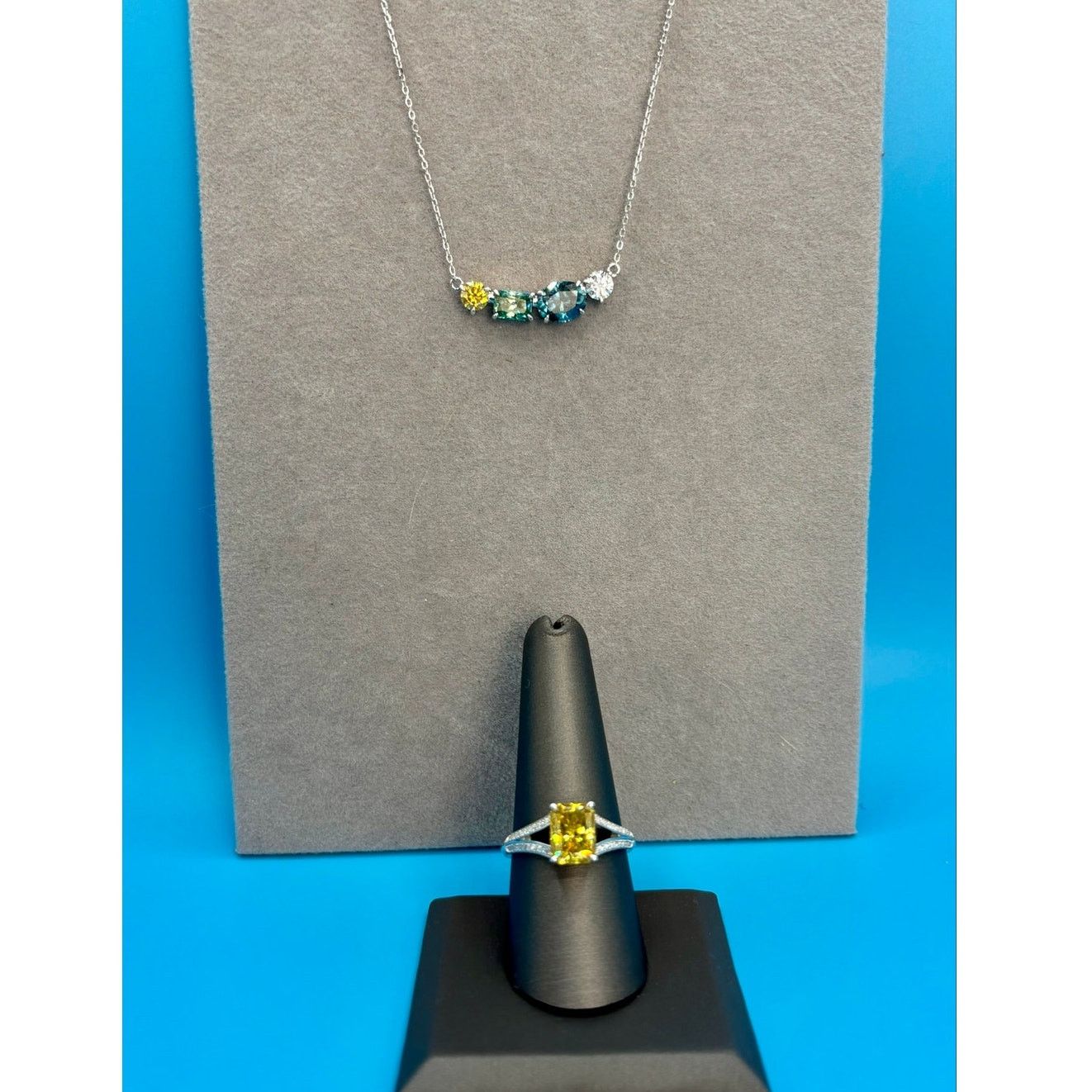 Jewelry NEW Stunning AU750 Moissanite Ring and Necklace Set Size ONE SIZE - 2 Thumbnail