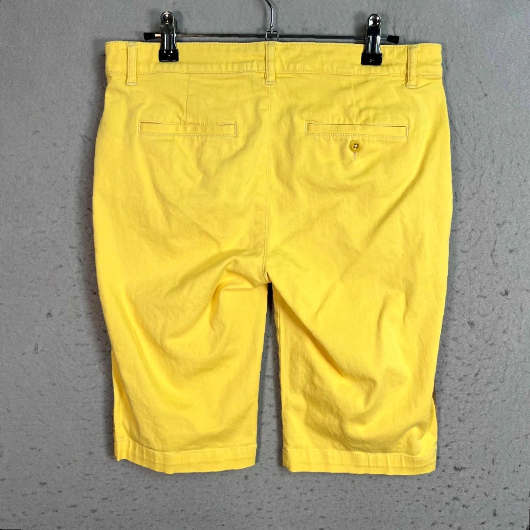 Ralph Lauren Lauren Ralph Lauren Womens Shorts Yellow Twill 2 Casual Walking Chino Inseam 9 in Adult Womens 2 Yellow Twill Shorts with Star & Chevron Patch Size 26" / US 2 / IT 38 - 2 Thumbnail