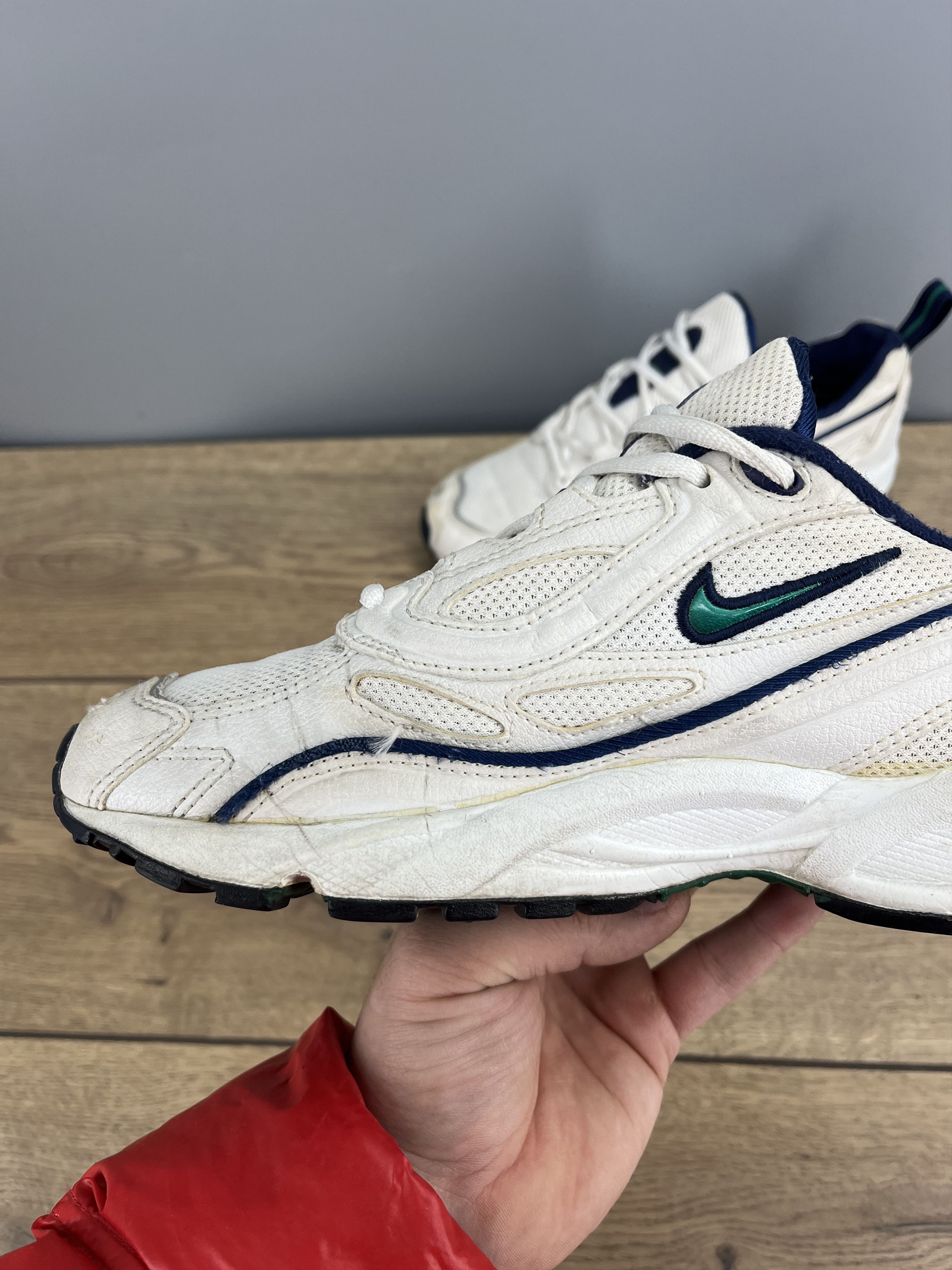 Nike Vintage Nike Air Sneakers US 9.5 EU 41 Retro 90s White Size US 9.5 / IT 39.5 - 6 Thumbnail