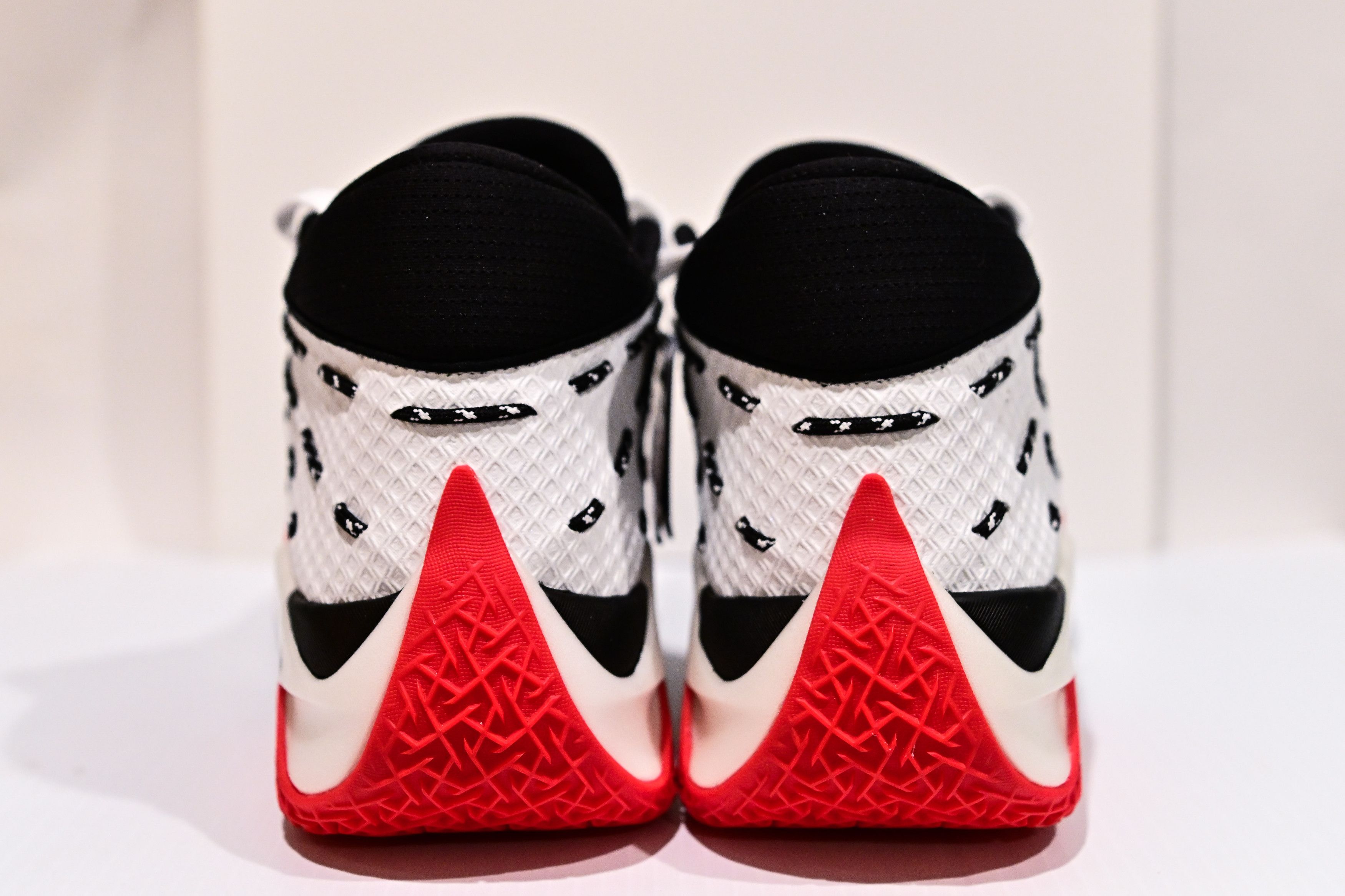 SKECHERS SKX Reign Size US 10 / EU 43 - 3 Thumbnail