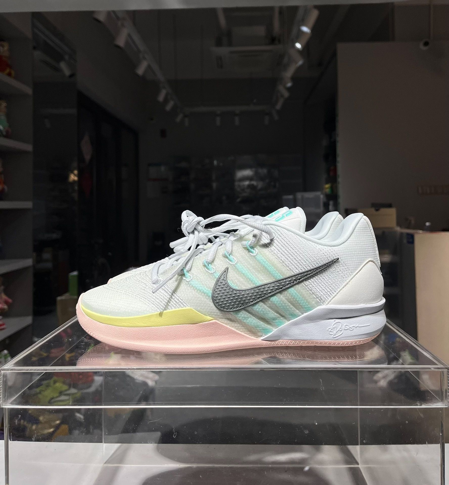 Nike Nike Green Lowtop Sneakers 8 Men Size US 8 / EU 41 - 1 Thumbnail