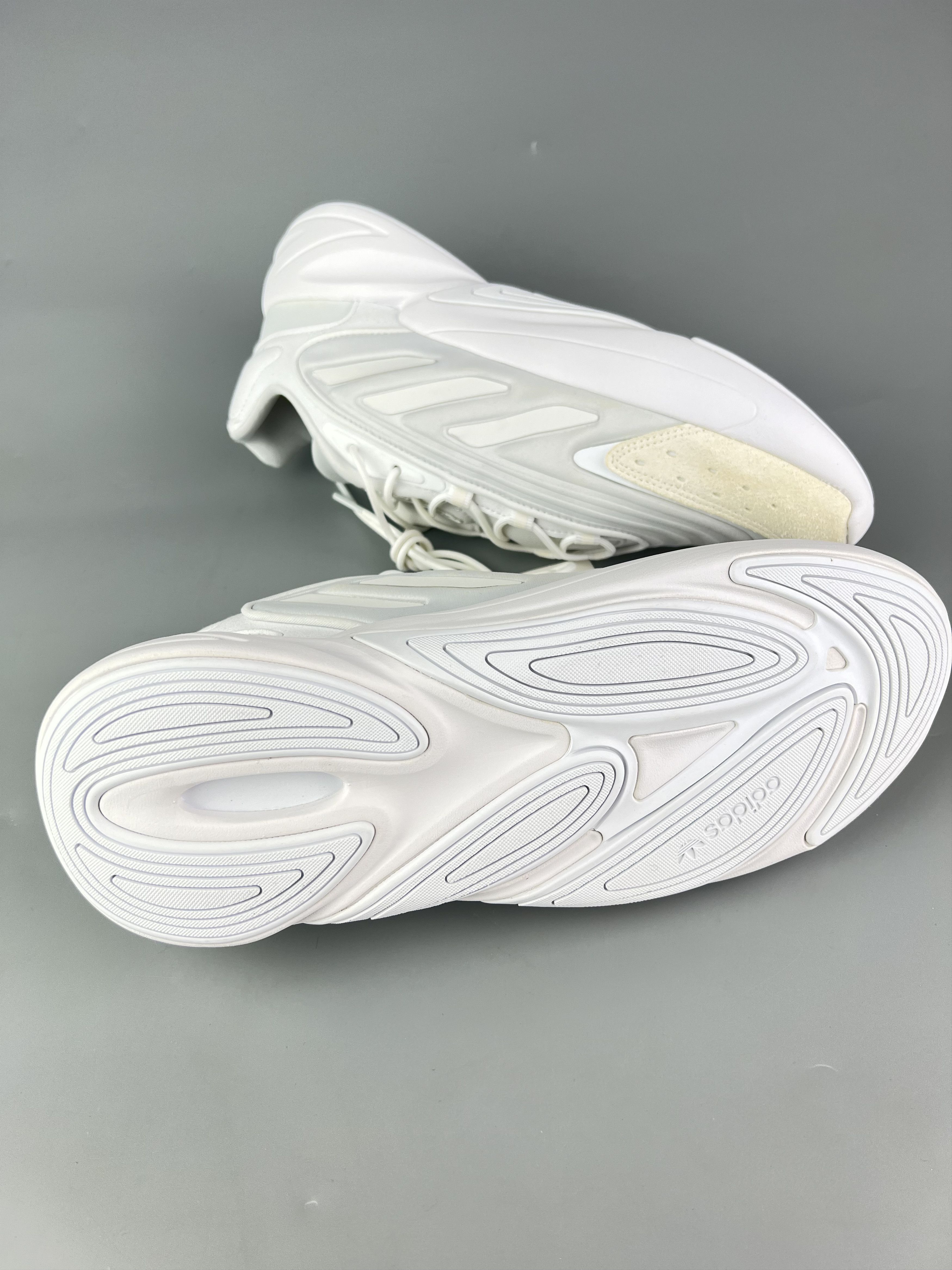 Adidas Adidas Ozelia Men's Sneakers Size US10 Size US 10 / EU 43 - 6 Thumbnail