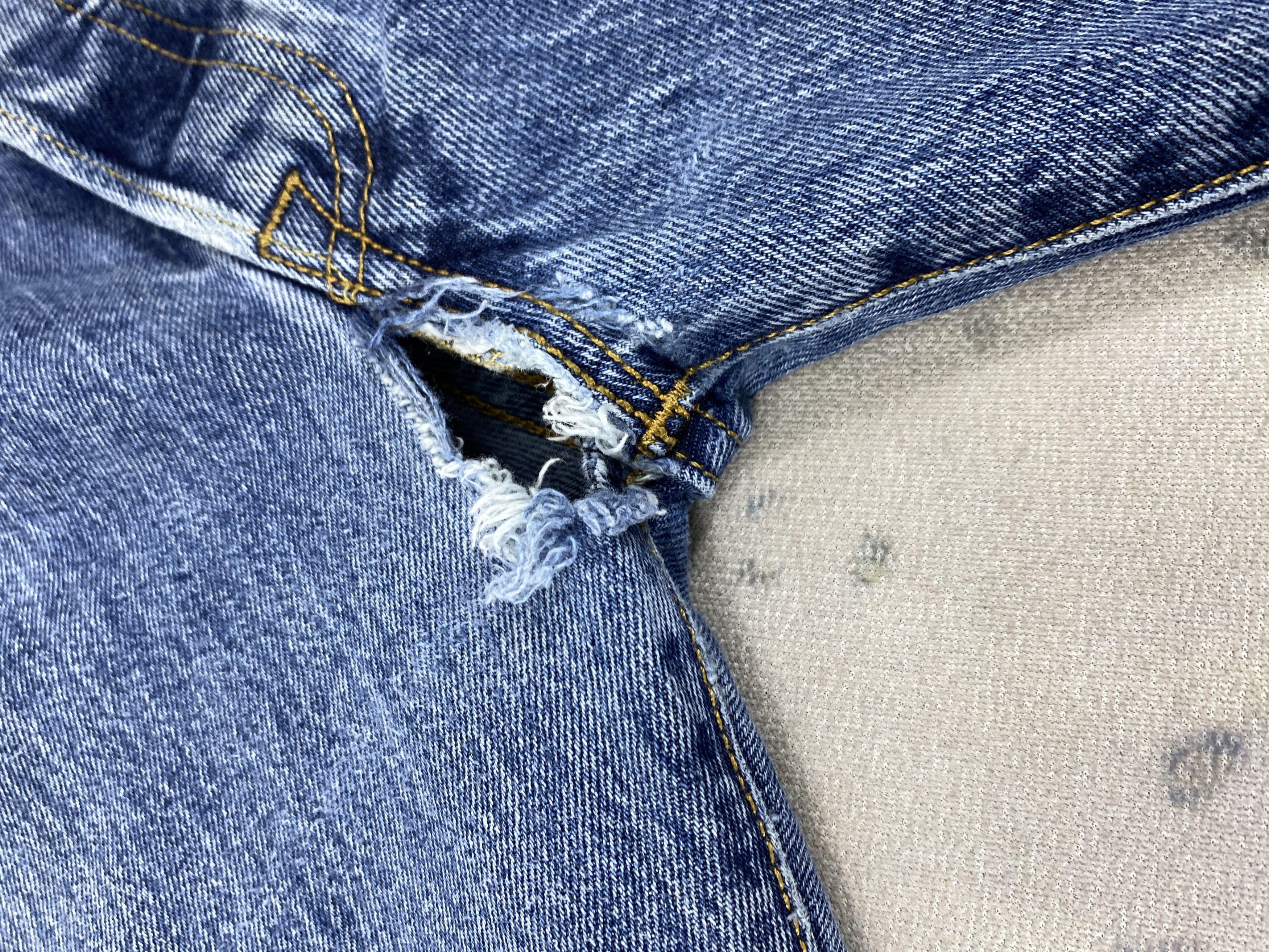 Vintage Blue Vintage Levi's 501 Jeans 35x34 Denim -JN2252 Size US 35 - 15 Thumbnail