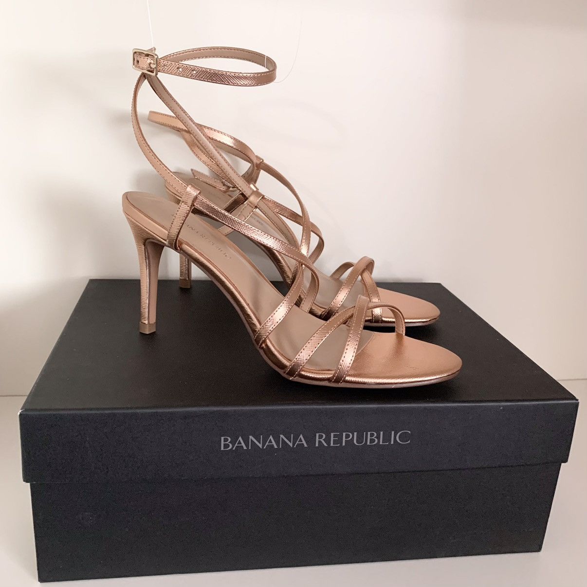 Banana Republic Banana republic Rose gold leather strappy heels size 6 Size US 6 / IT 36 - 16 Thumbnail