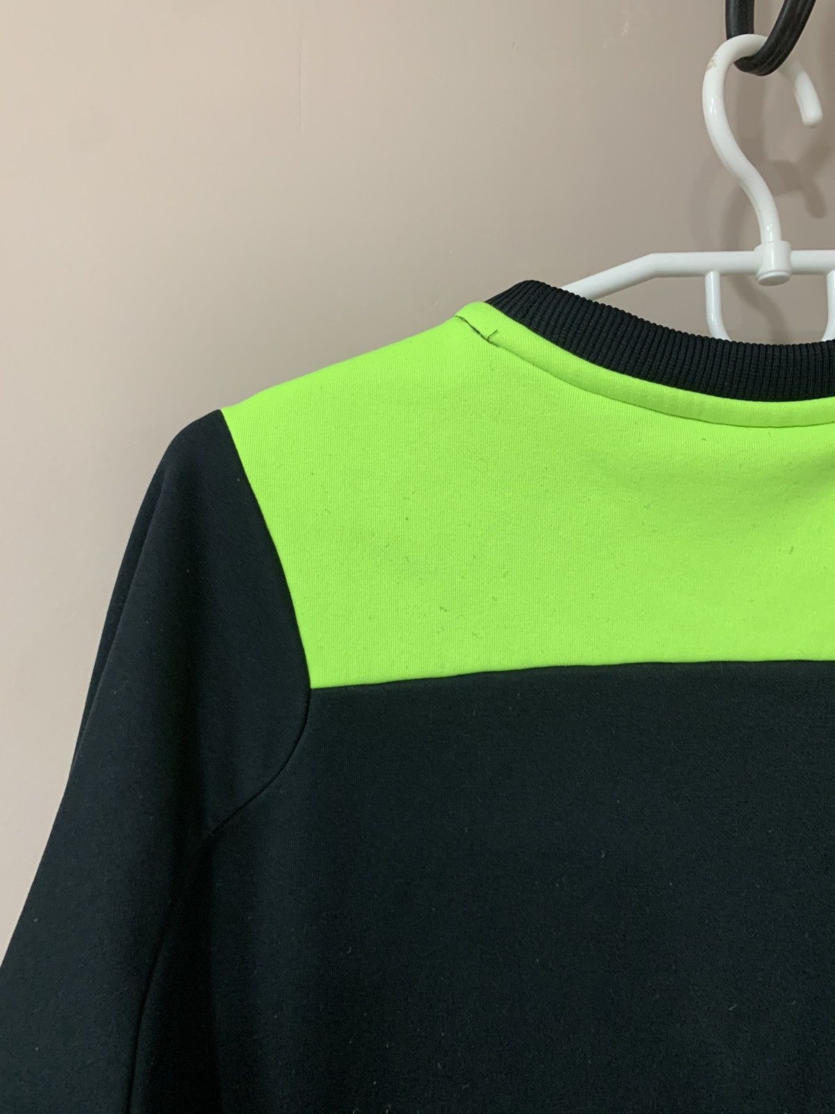 New Balance Liverpool Football Sweatshirt New Balance Soccer Size L Size US L / EU 52-54 / 3 - 12 Thumbnail