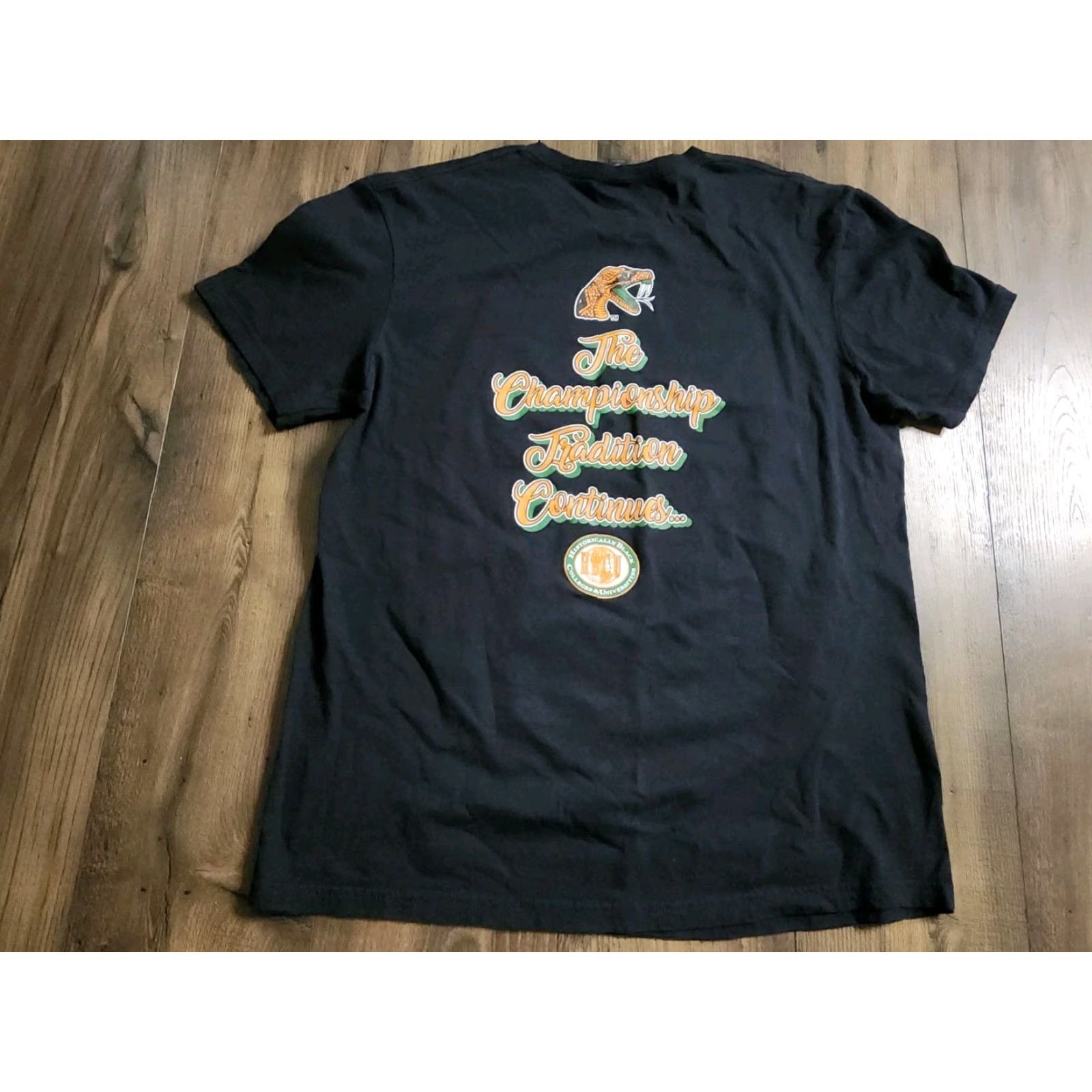 Gildan Mens L Florida A&M FAMU 2023 HBCU Bowl Football T Shirt Double Sided Black Cotton Gildan Unisex Adults Short Sleeve Crew Neck 2023 College Mens Size US L / EU 52-54 / 3 - 2 Thumbnail