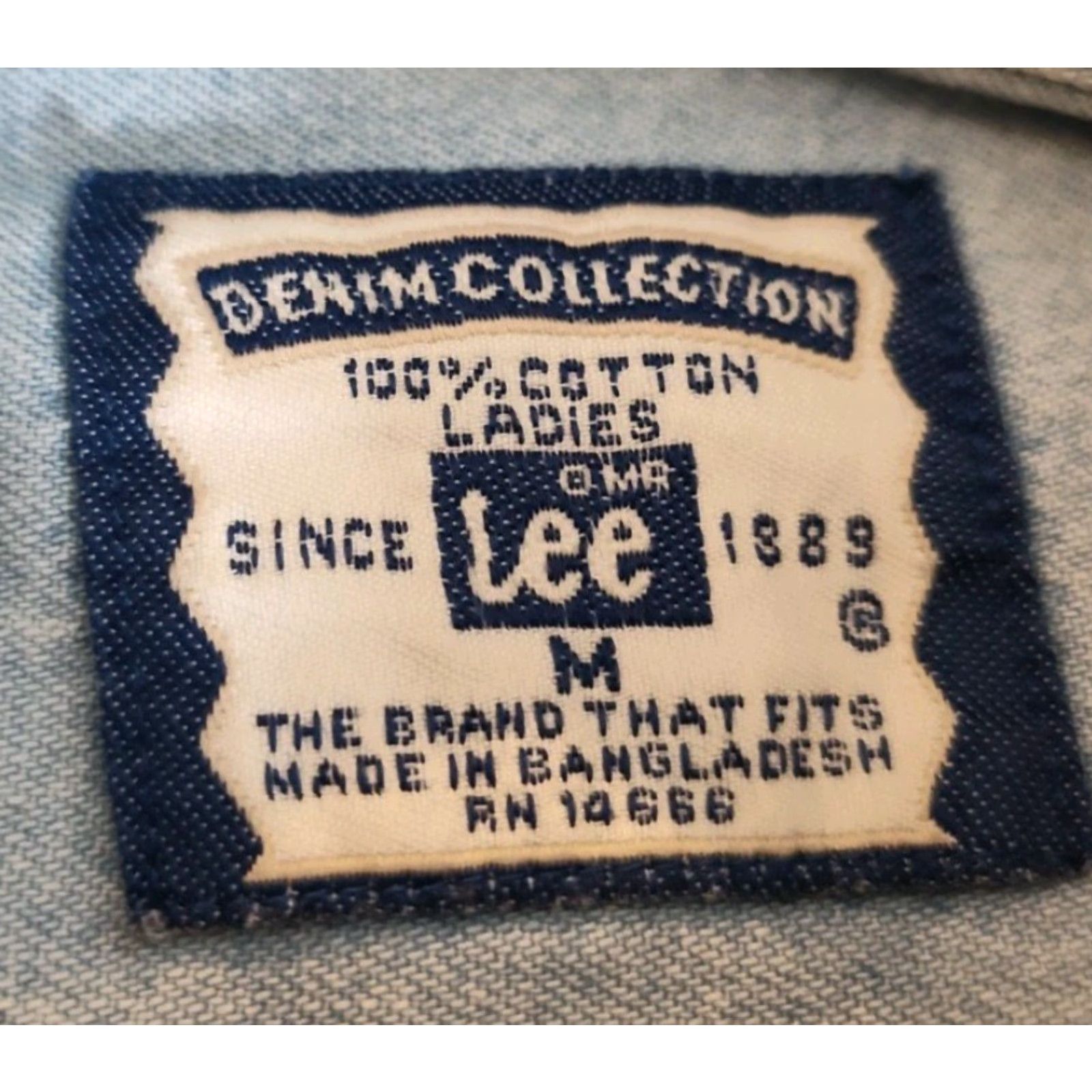 Lee VINTAGE Lee Women's Button-Down Shirt Denim Long Sleeve Embroidered Pillsbury Doughboy Blue 90s Casual, Workwear Size M / US 6-8 / IT 42-44 - 6 Thumbnail