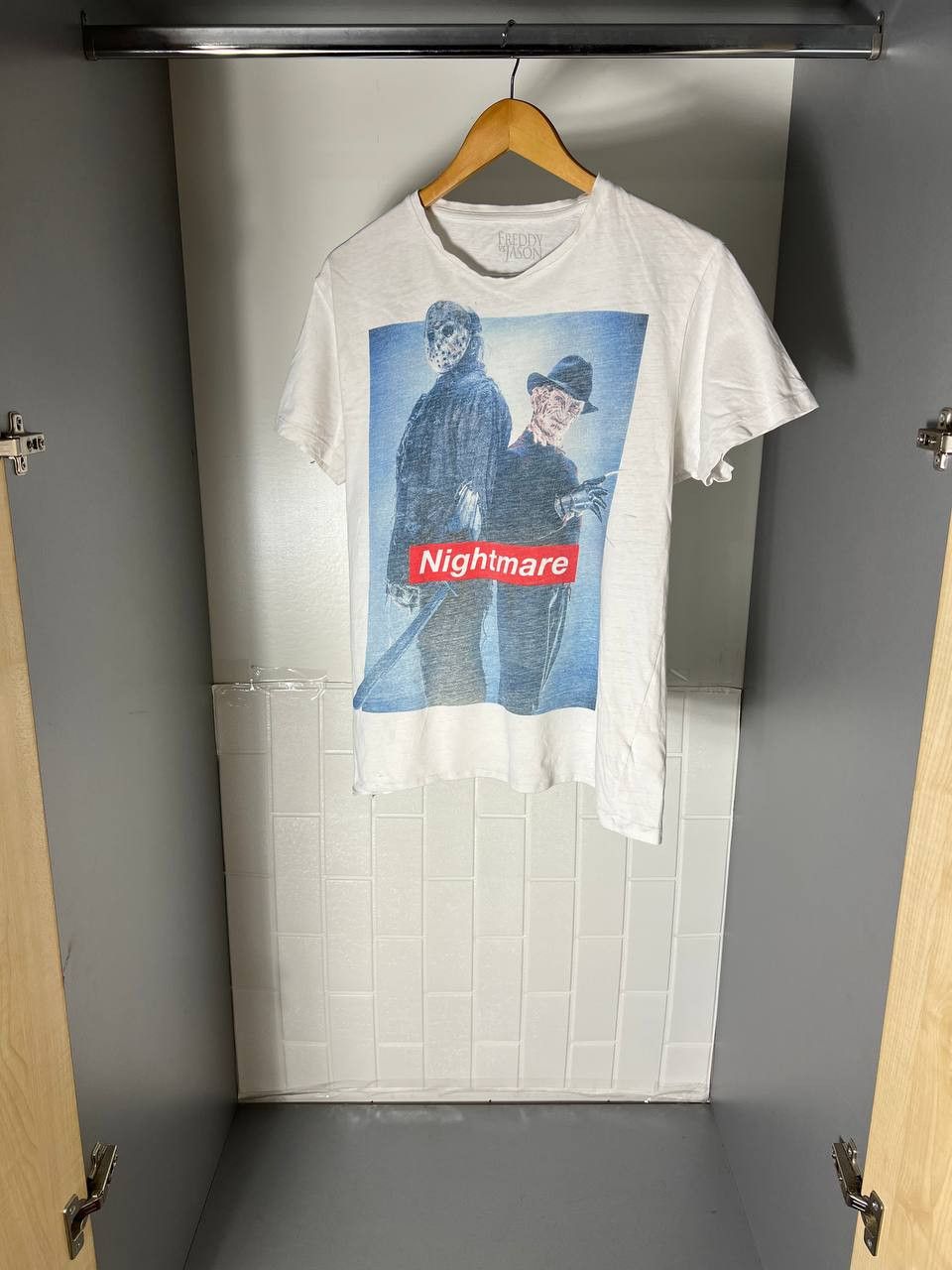 Cartoon Network VINTAGE FREDDY & JASON MOVIE T-SHIRT RETRO Y2K 90s Size US L / EU 52-54 / 3 - 2 Thumbnail