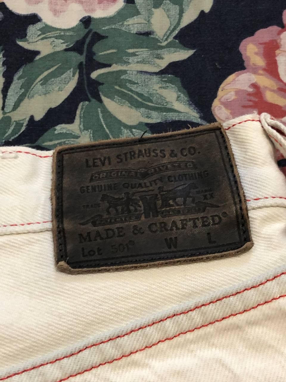 Levi's Vintage Levi's print stars Y2K jeans white streetwear Size 28" / US 6 / IT 42 - 6 Thumbnail