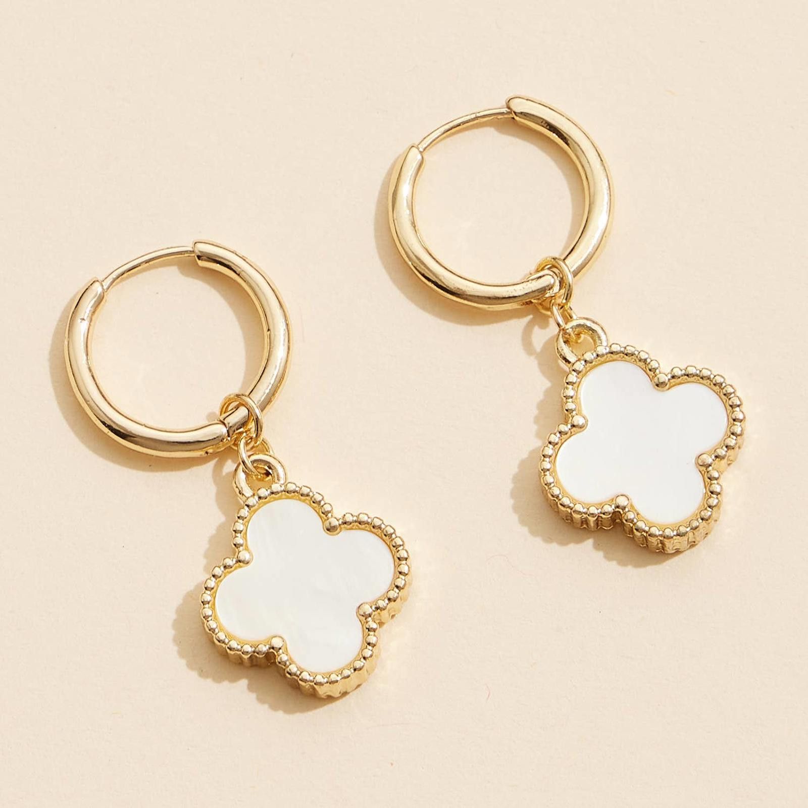 Other Flower Shape Shell Charm Hoop Earrings Size ONE SIZE - 3 Thumbnail