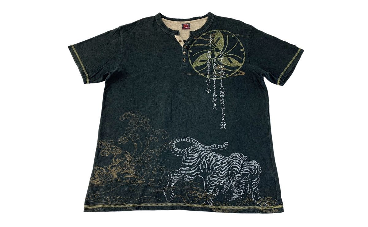 Japanese Brand Hype 90s Henley Age Core Kanji Tiger Big Printed Tee Size US L / EU 52-54 / 3 - 1 Thumbnail