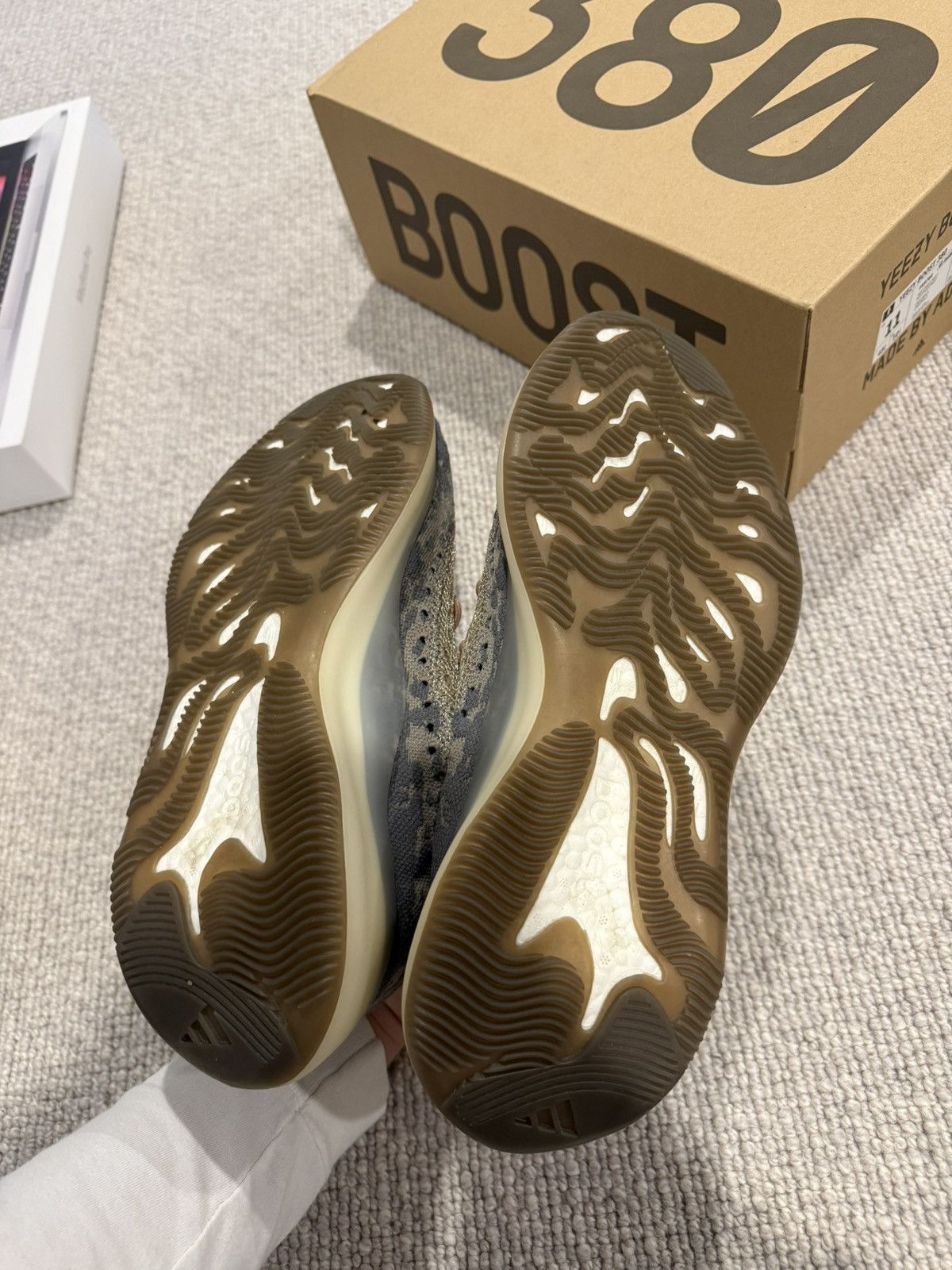 Yeezy Yeezy Boost 380 mist non-reflective Size US 11 / EU 44 - 4 Thumbnail