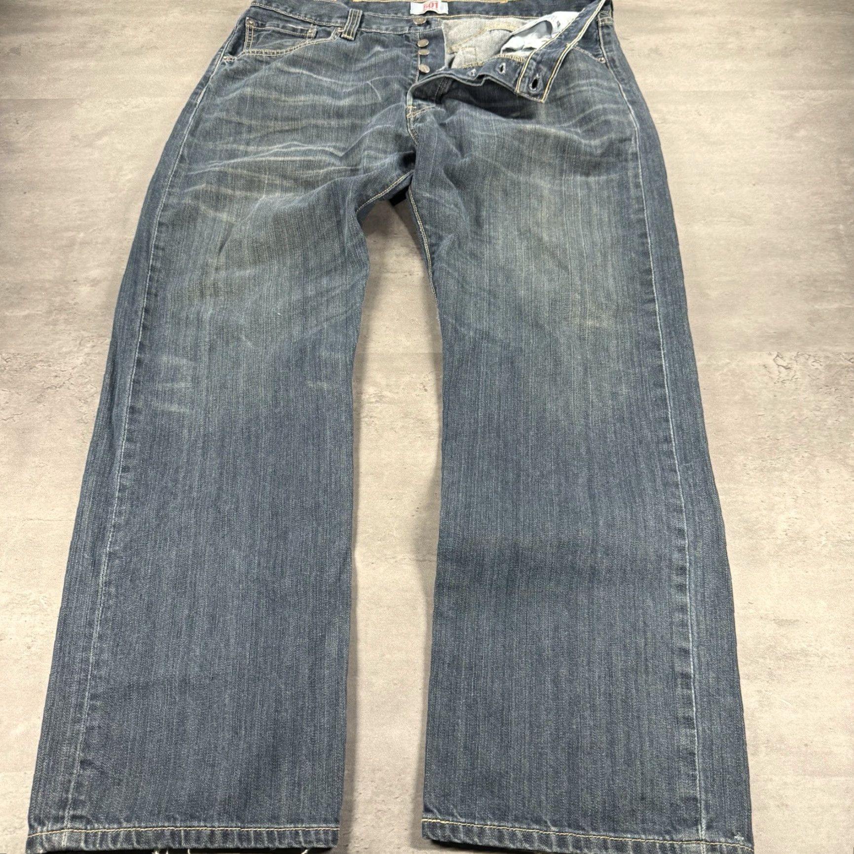 Levi's VINTAGE Levi's 501 XX Jeans Men 36x30 Denim Buttonfly Distressed Thrashed Whisker Fade 90s Straight Size US 36 / EU 52 - 3 Thumbnail