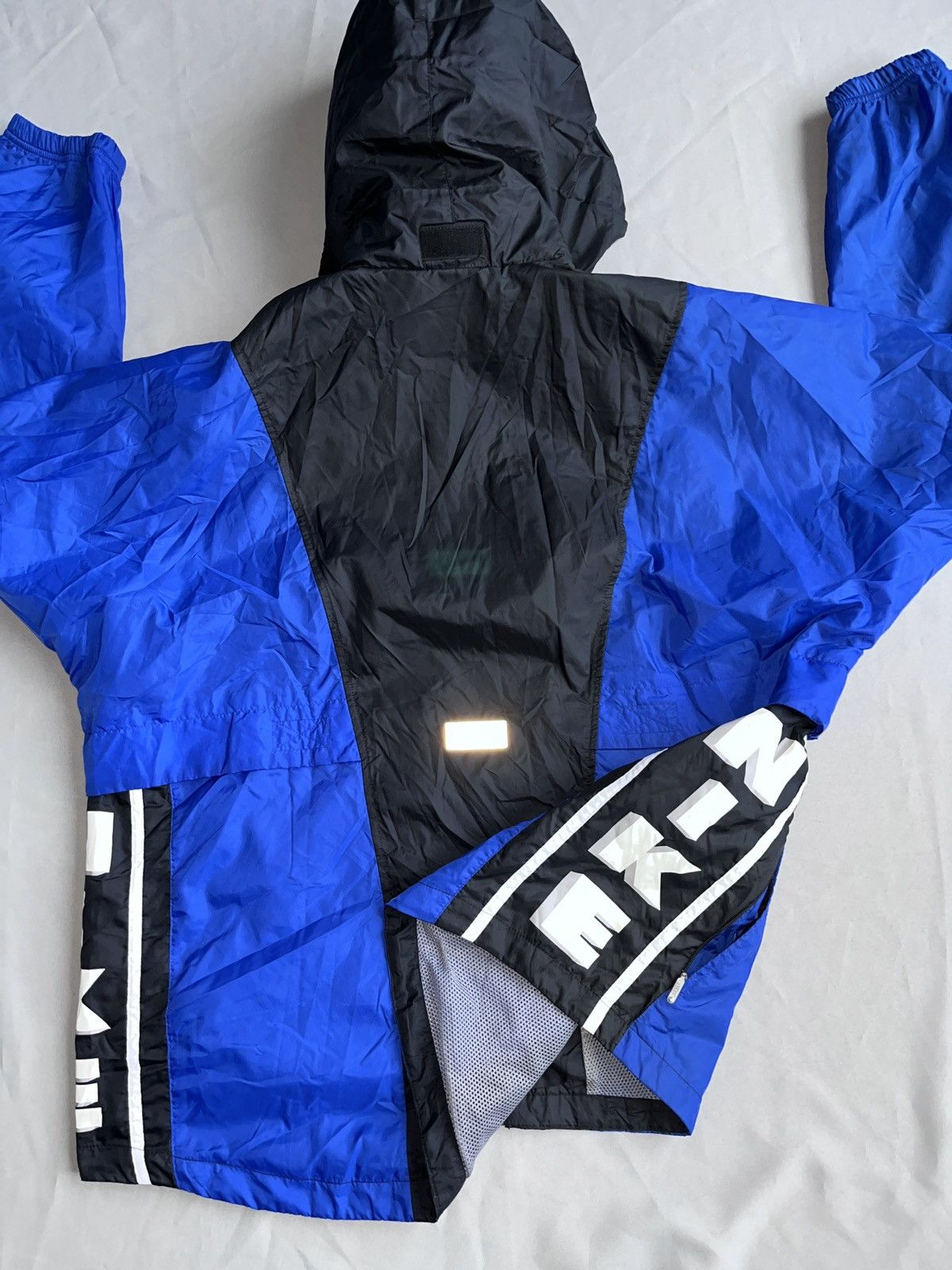 Nike Nike 90's Vintage Blue Light Windbreaker Big Logo Jacket Size US XL / EU 56 / 4 - 17 Thumbnail