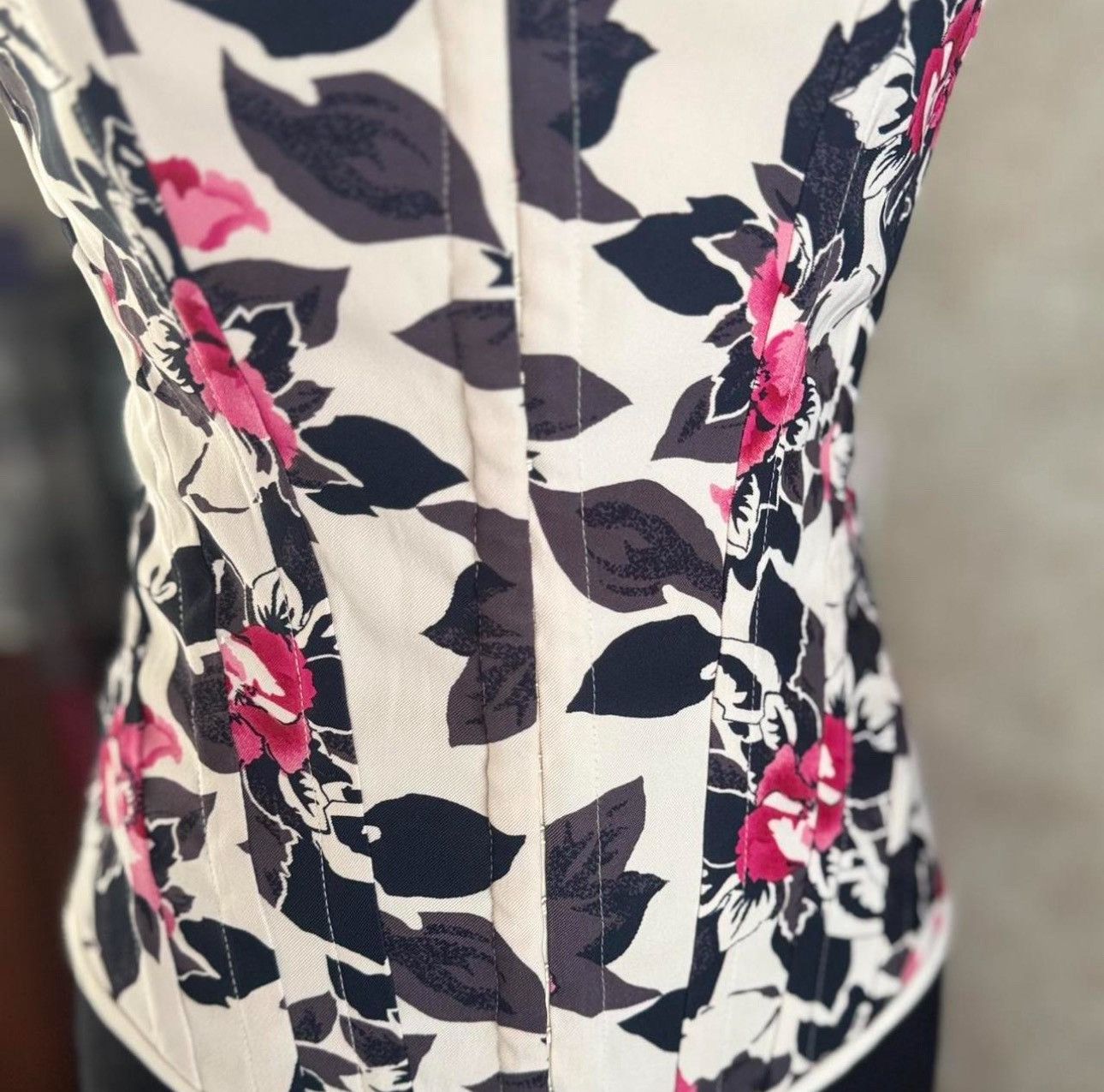 Other Charlotte Russe Corset Top in Cream w/ Pink Roses — Fits S/M Size S / US 4 / IT 40 - 4 Thumbnail