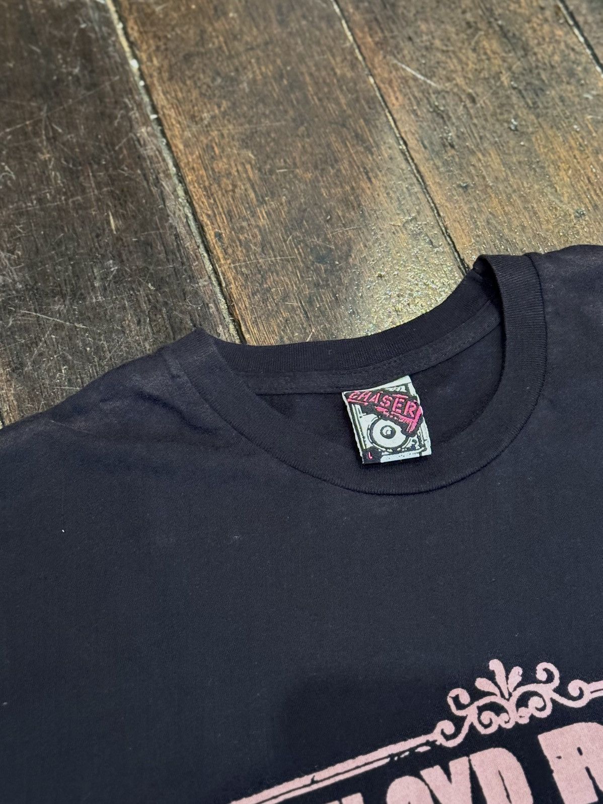 Pink Floyd Vintage Pink Floyd Relics Band T-Shirt CHASER 2004 USA L Size US L / EU 52-54 / 3 - 5 Thumbnail
