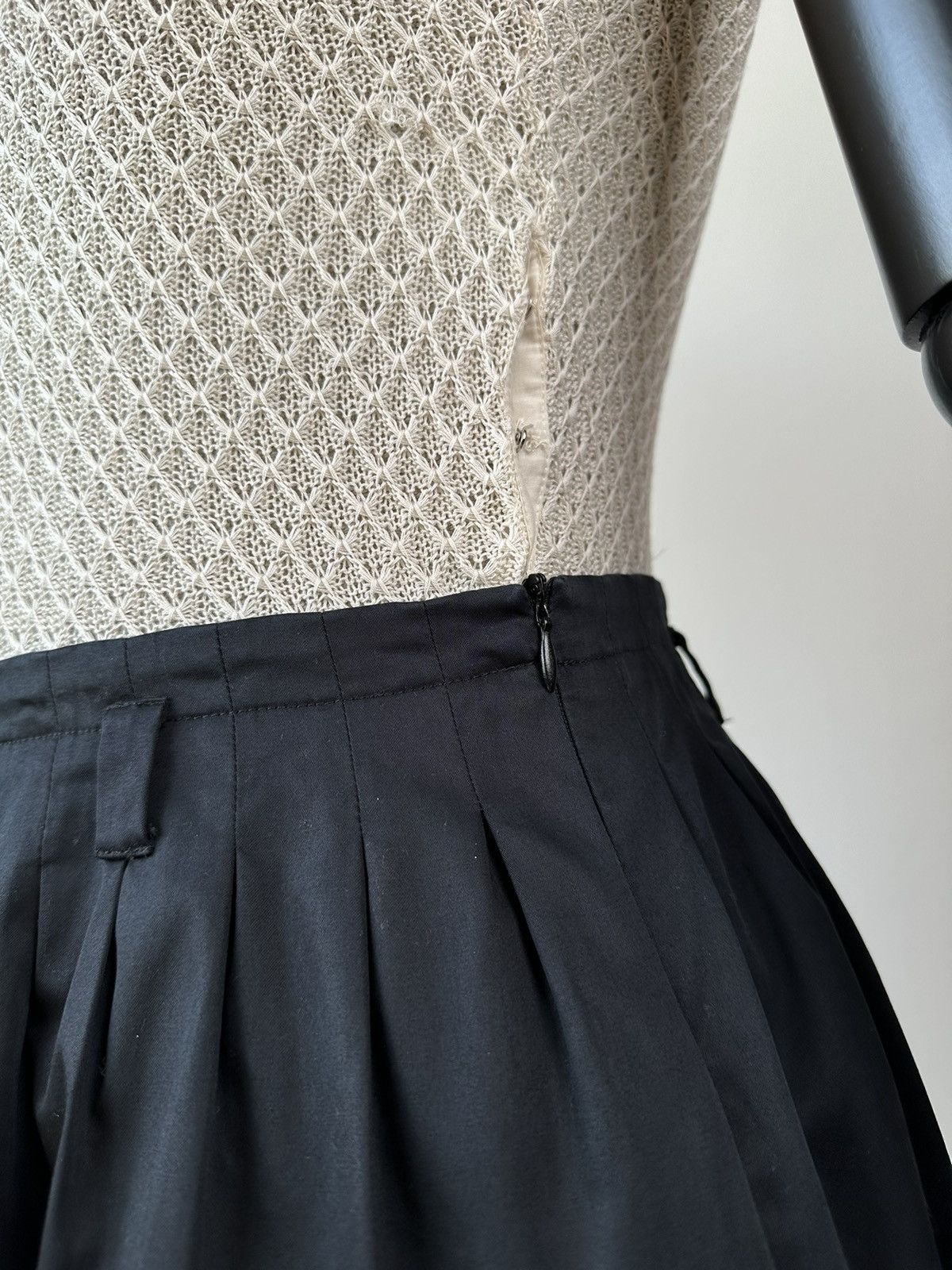 Moschino MOSCHINO Cream Black Lace Short Sleeve Pleated Dress Size M / US 6-8 / IT 42-44 - 11 Thumbnail