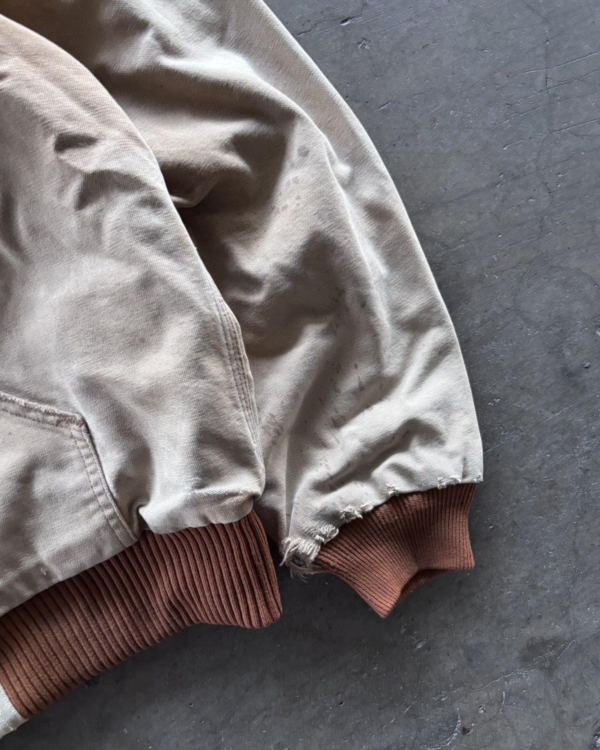 Carhartt Vintage Carhartt Distressed Beige Hooded Jacket Size US M / EU 48-50 / 2 - 3 Thumbnail