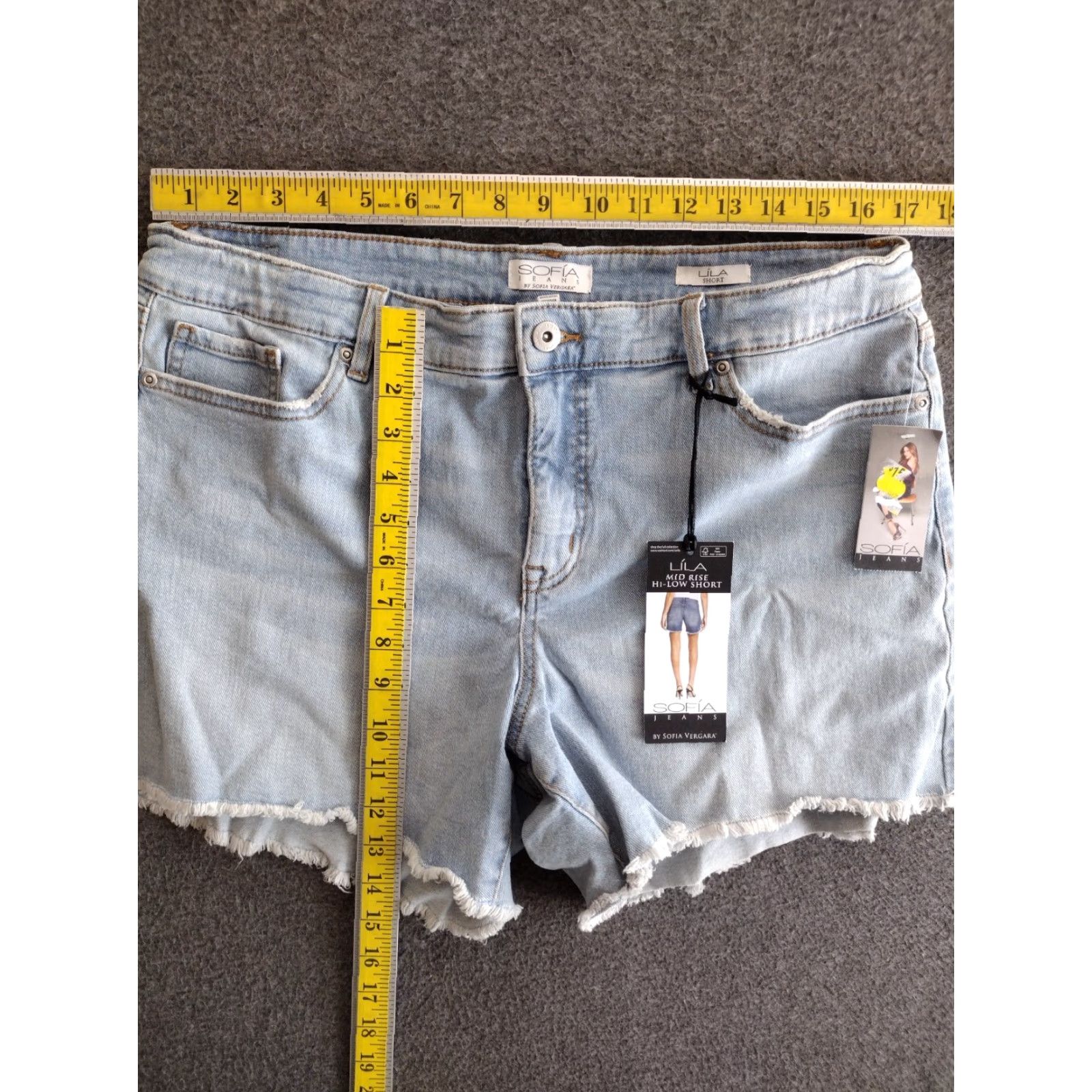 Vintage Sofia Vergara Jeans Lila Mid Rise HI-Low Hem Light Wash Denim Shorts 14 Women Size 36" / US 14 / IT 50 - 4 Thumbnail
