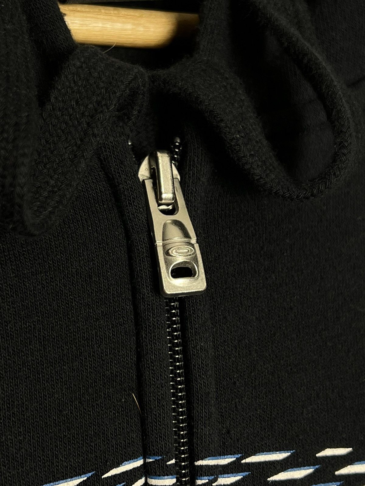 Oakley × Vintage Y2K Vintage Oakley Big Logo Zip Up Hoodie Streetwear Size US XL / EU 56 / 4 - 3 Thumbnail