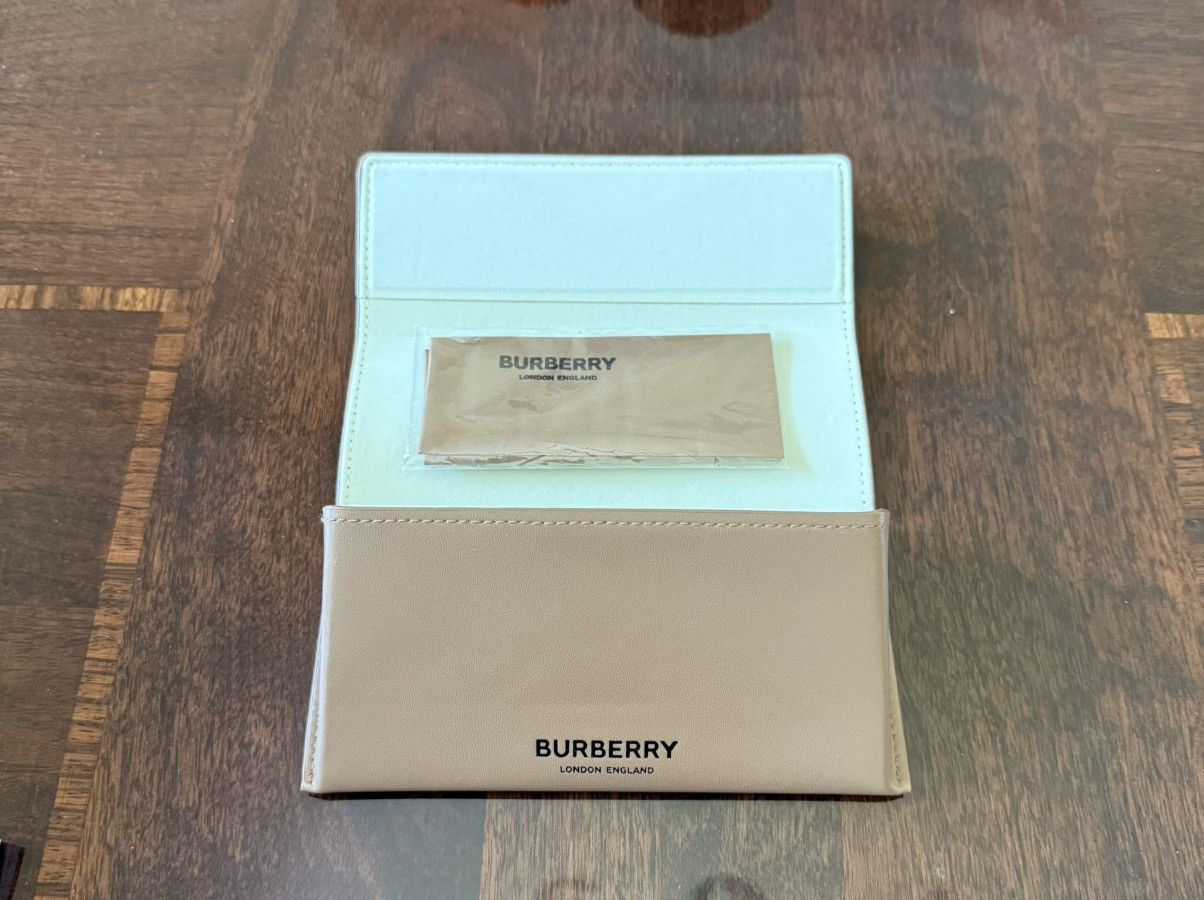 Burberry Burberry Sungless Size ONE SIZE - 8 Thumbnail