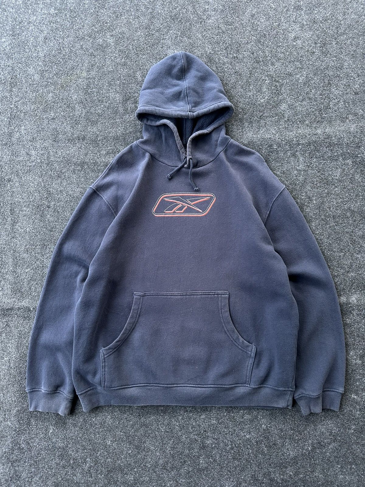 Reebok × Vintage Vintage Y2K Reebok Center Logo Sunfaded Hoodie A429 Size US XL / EU 56 / 4 - 1 Thumbnail
