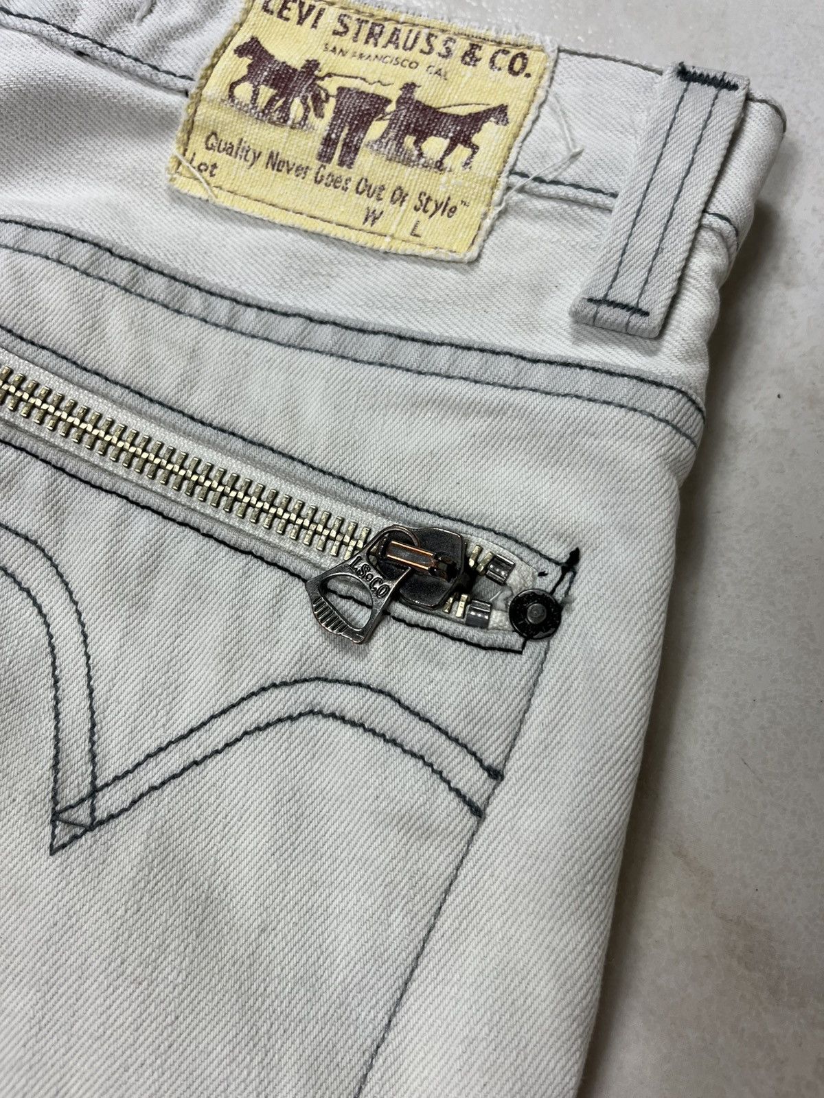 Designer × Levi's × Vintage Vintage Levi’s 513 skinny leg zip pockets denim jeans pants Size US 30 / EU 46 - 20 Thumbnail