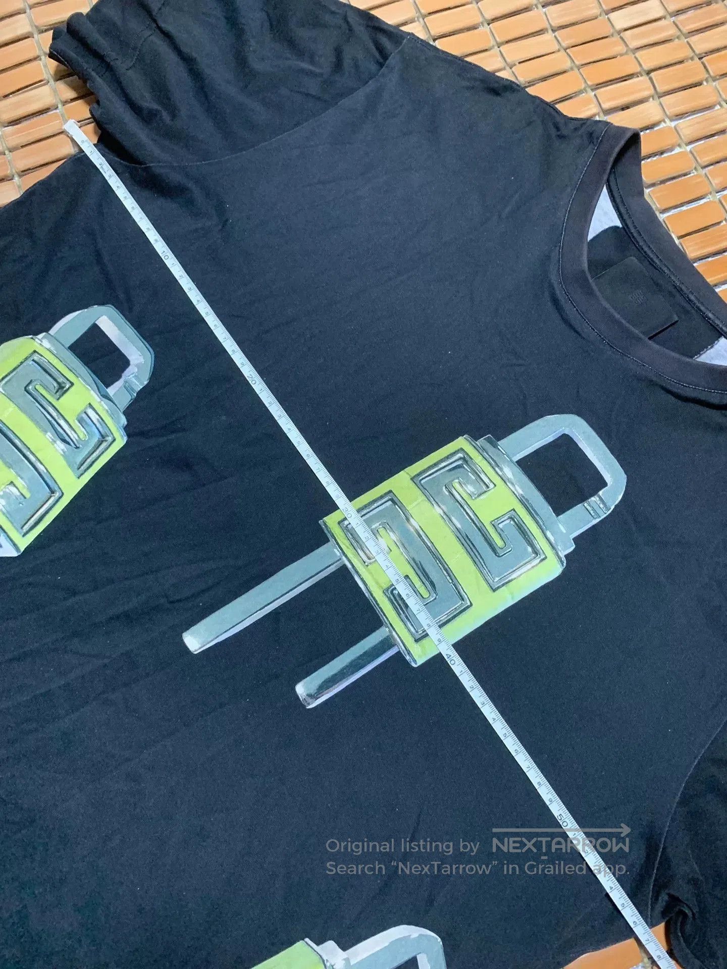 Givenchy Givenchy Lock Print Short Sleeve. Size US XS / EU 42 / 0 - 7 Thumbnail