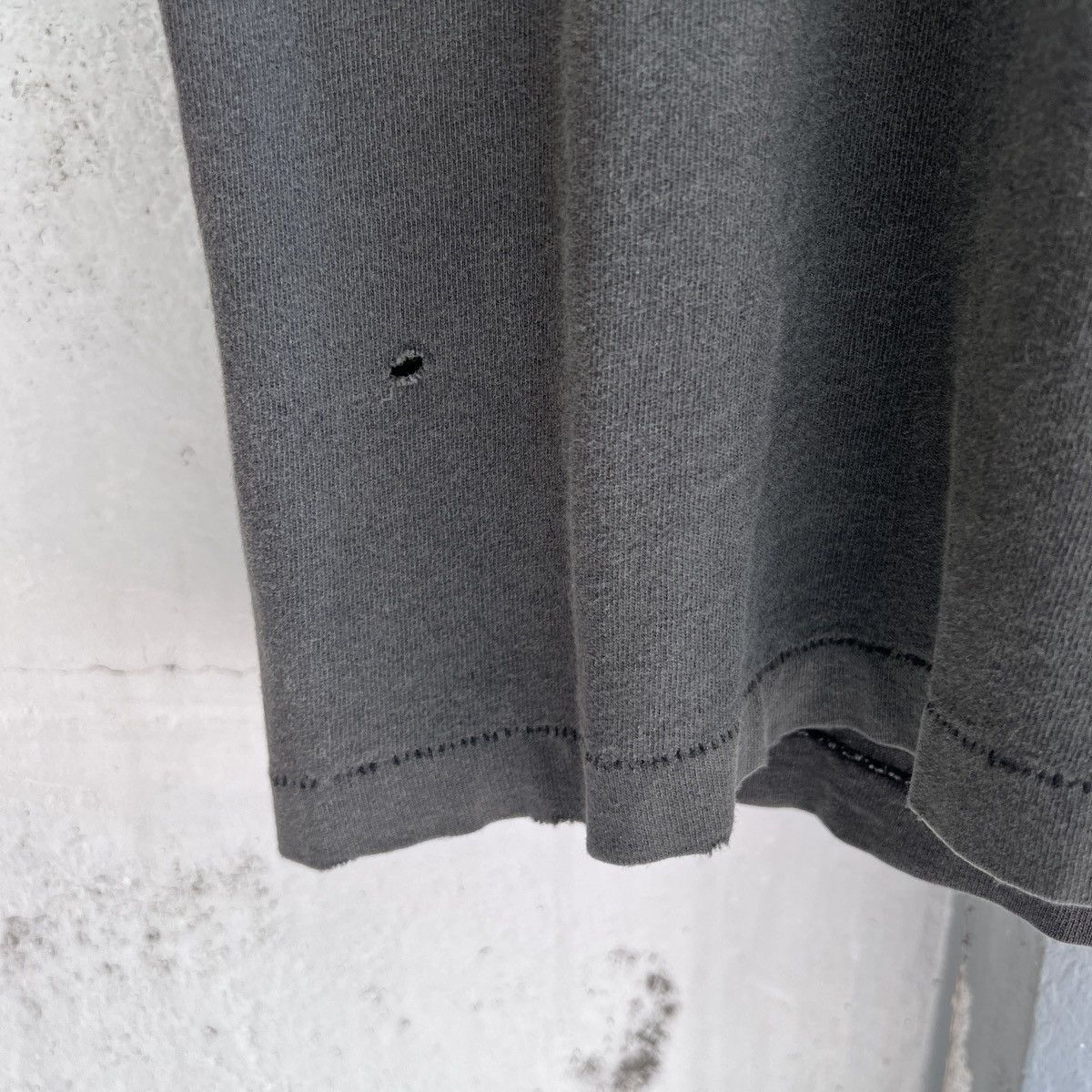 Band Tees Vintage 90s Pearl Jam Window Pain Tee XL Thrashed Sun Faded Size US XL / EU 56 / 4 - 10 Thumbnail