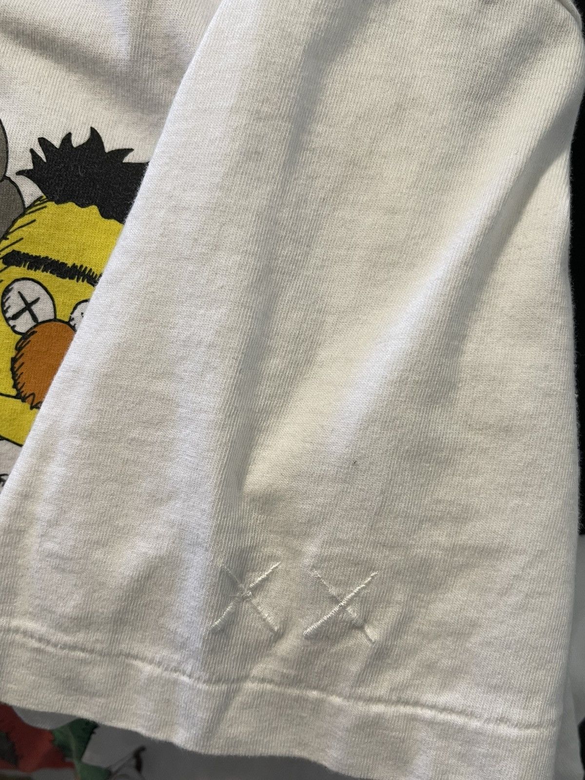 Kaws × Uniqlo KAWS x Uniqlo x Sesame Street Group Tee Size US M / EU 48-50 / 2 - 2 Thumbnail