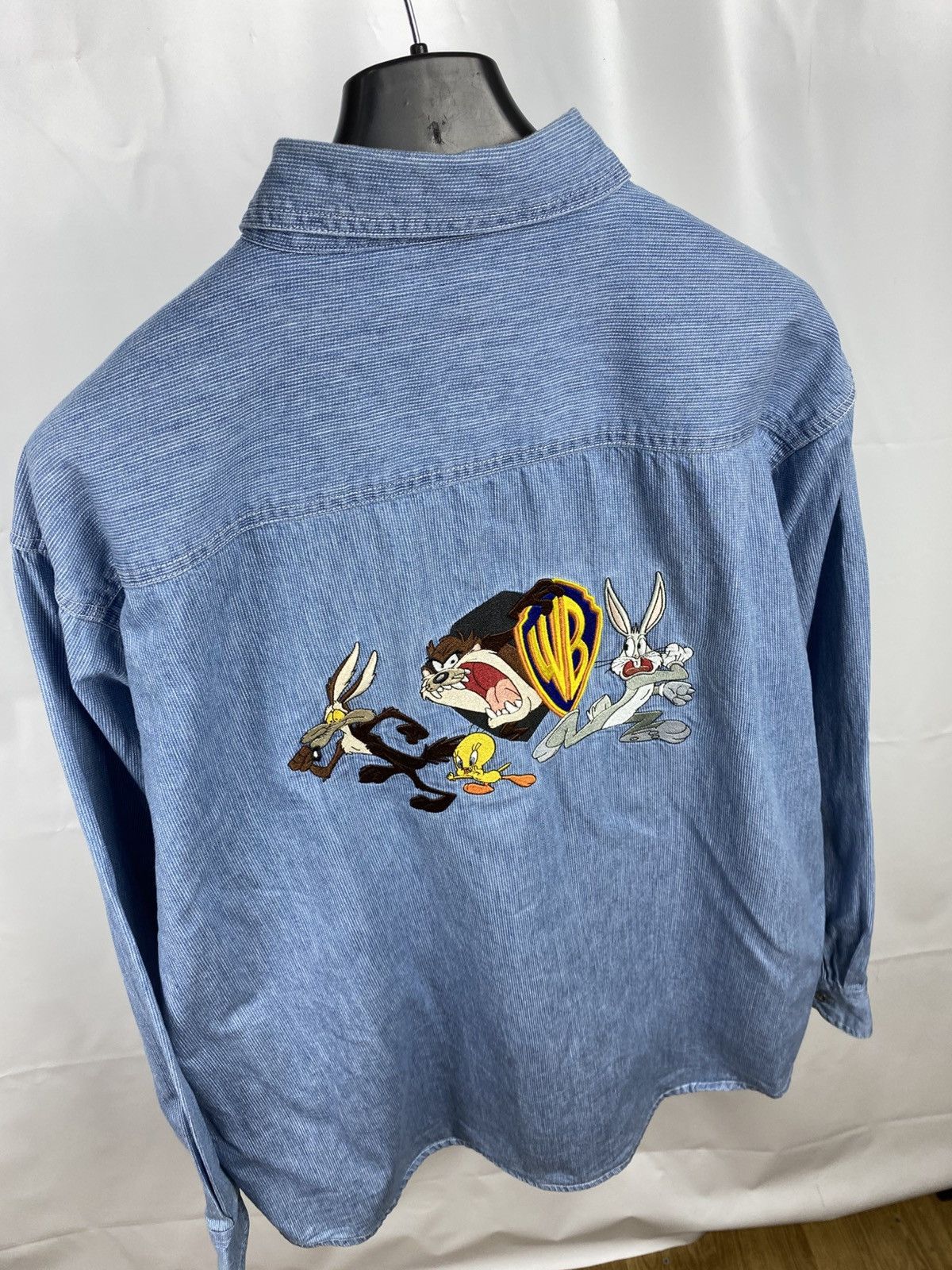 Vintage × Warner Bros Vintage Warner Bros Denim Shirt Looney Tunes Men size L 1998 Size US L / EU 52-54 / 3 - 13 Thumbnail
