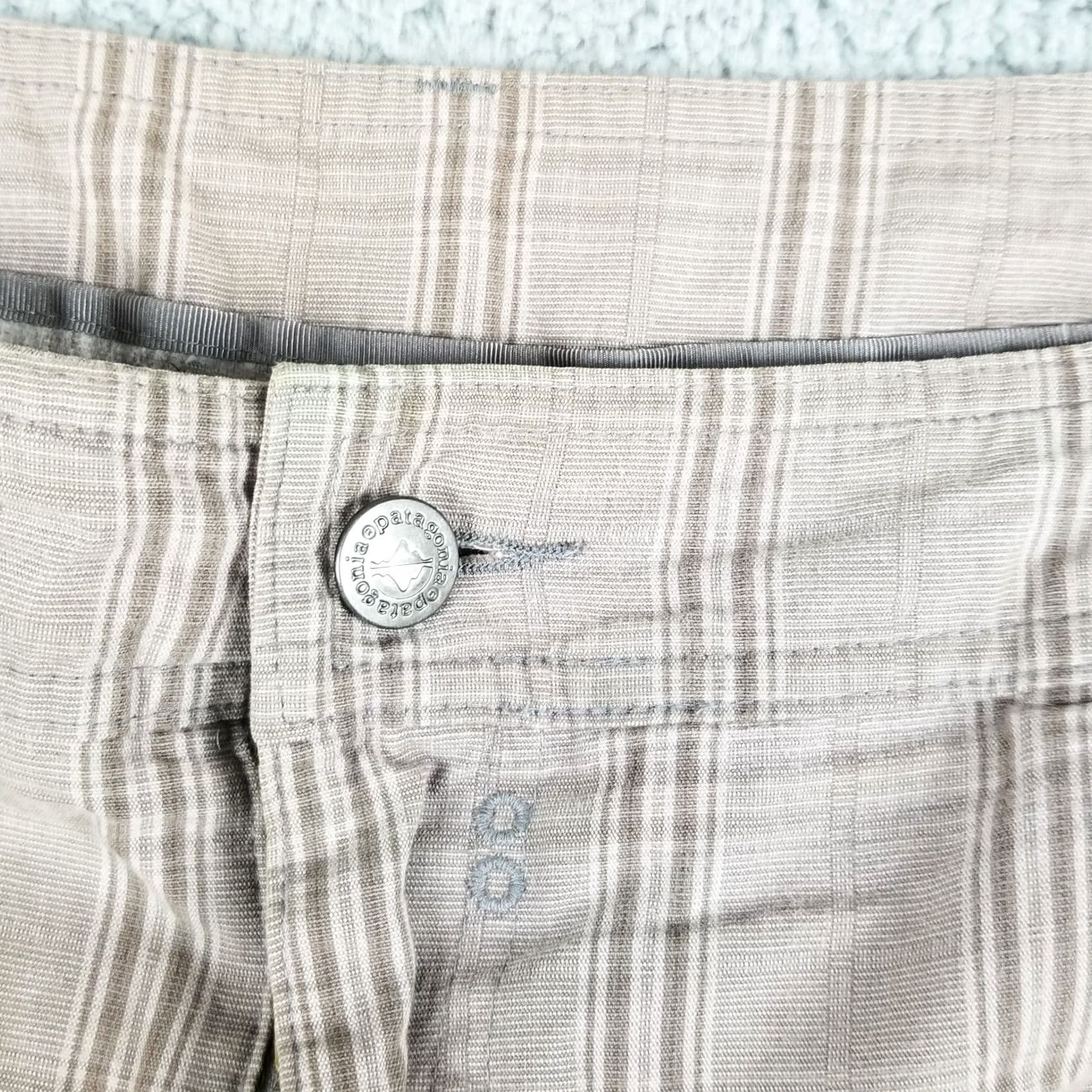 Patagonia Patagonia Cargo Shorts Men 34 Plaid Beige Organic Cotton Khaki, Casual, Regular Fit, 11in Inseam, Zip Fly, Pocket Size US 34 / EU 50 - 2 Thumbnail