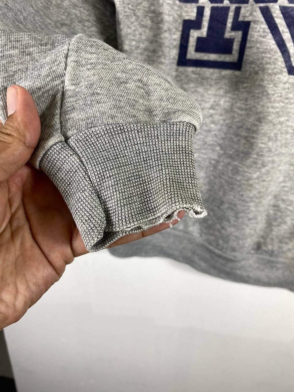 Vintage vintage 80s navy sweatshirt missing tag distressed Size US M / EU 48-50 / 2 - 3 Thumbnail