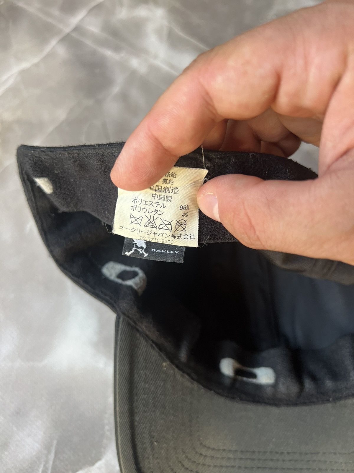 Vintage Vintage Oakley Y2k Black Cap Size 36 - 7 Thumbnail